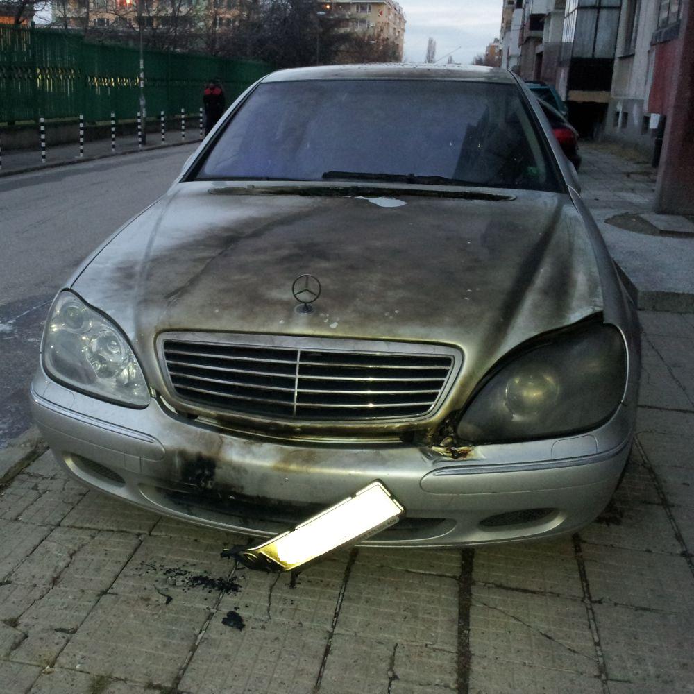 Запалиха още два автомобила в София