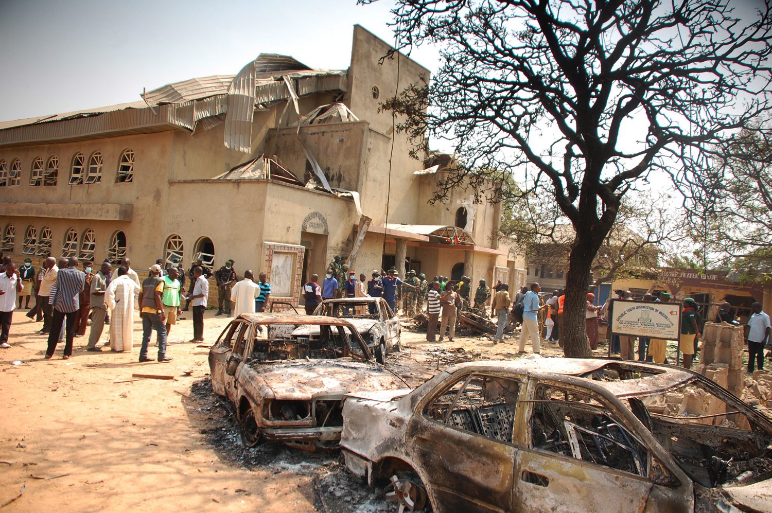 Десетки жертви при експлозии в църкви в Нигерия
