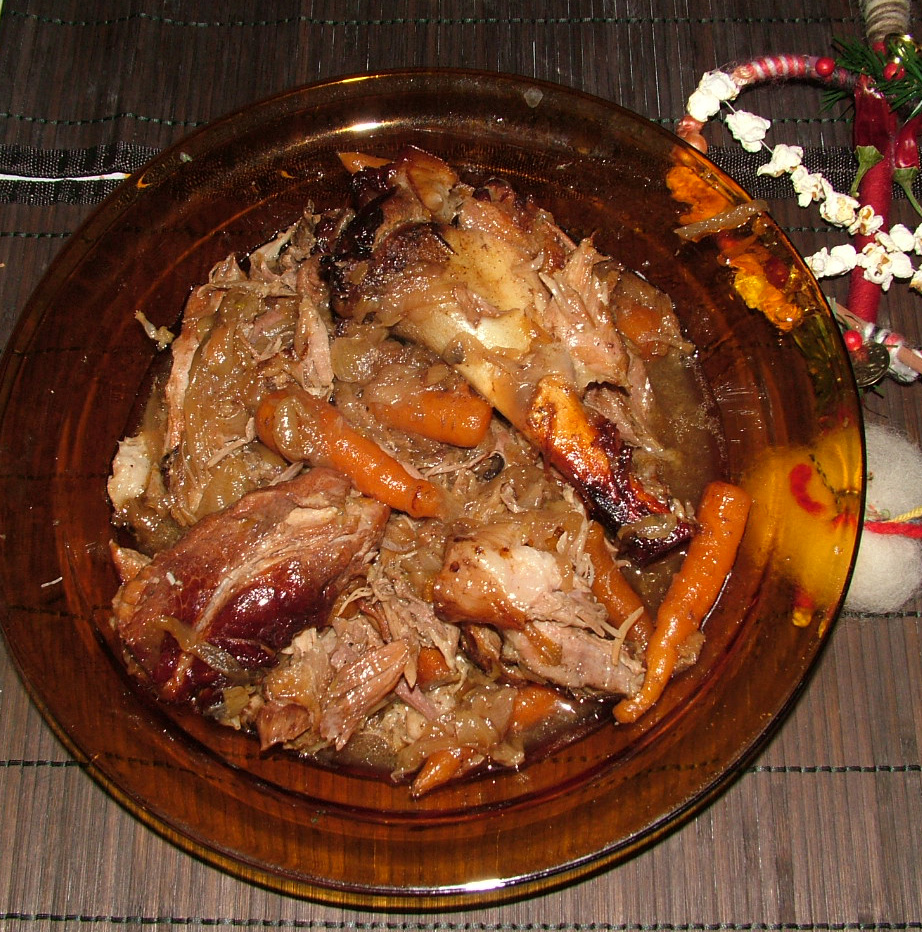 Свински джолан с лук и моркови