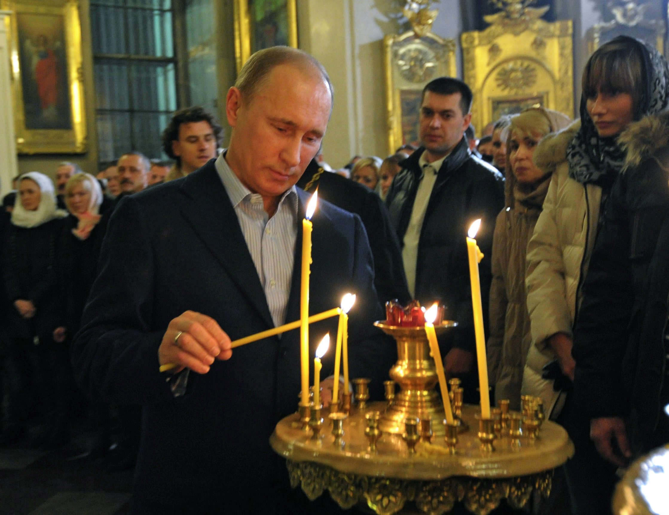 Премиерът Владимир Путин посрещна Рождество Христово в своя роден град Санкт Петербург