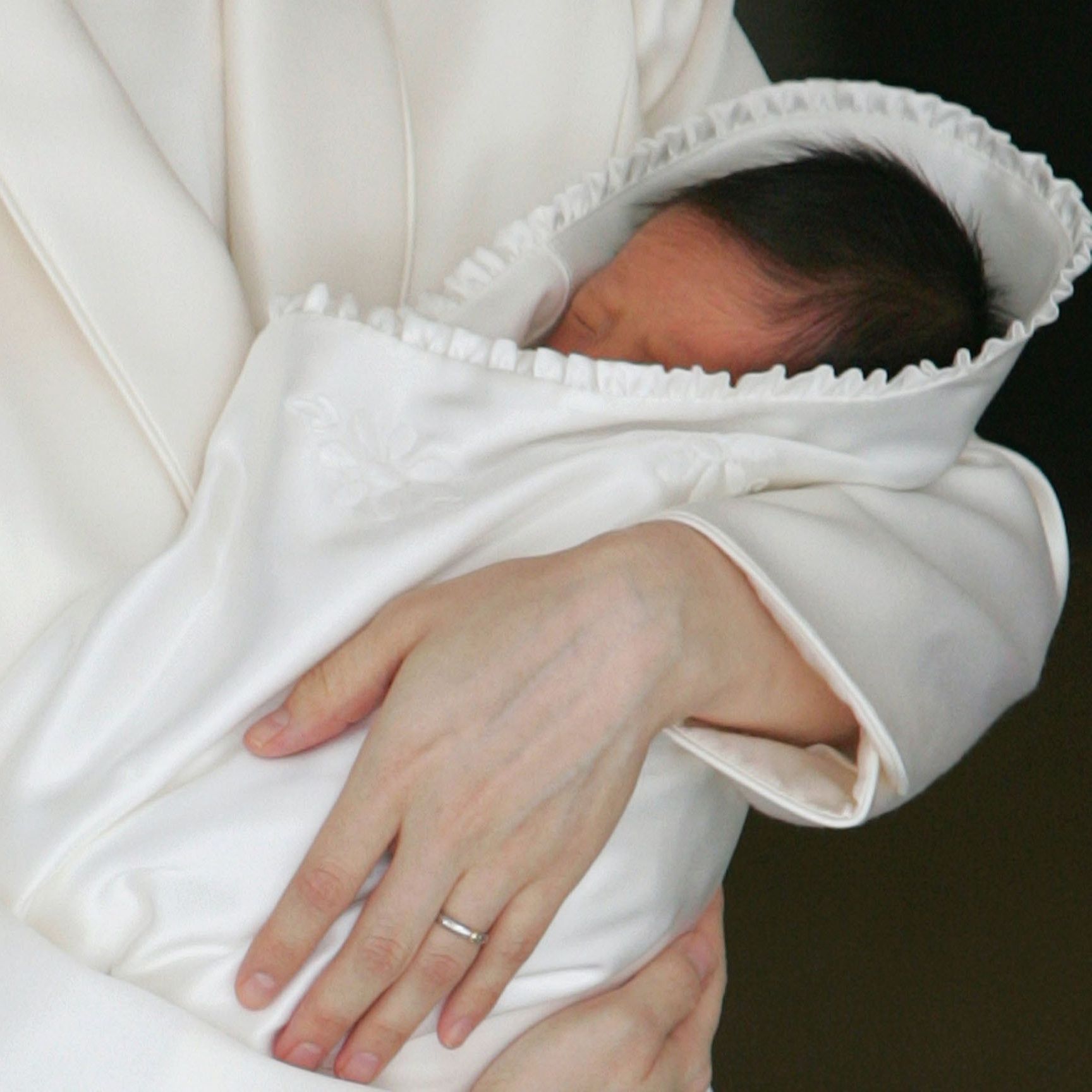 Българска проститутка ”дари” бебето си Исус на французи