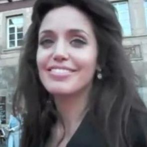 Смайваща прилика: Новата двойничка на Анджелина Джоли