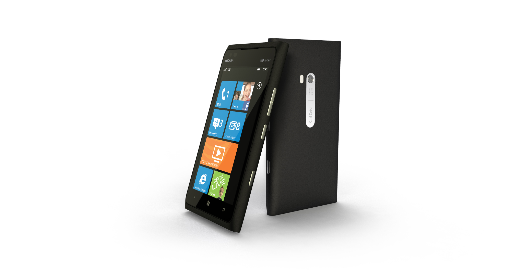 Lumia 900 e най-продаваният телефон в Amazon