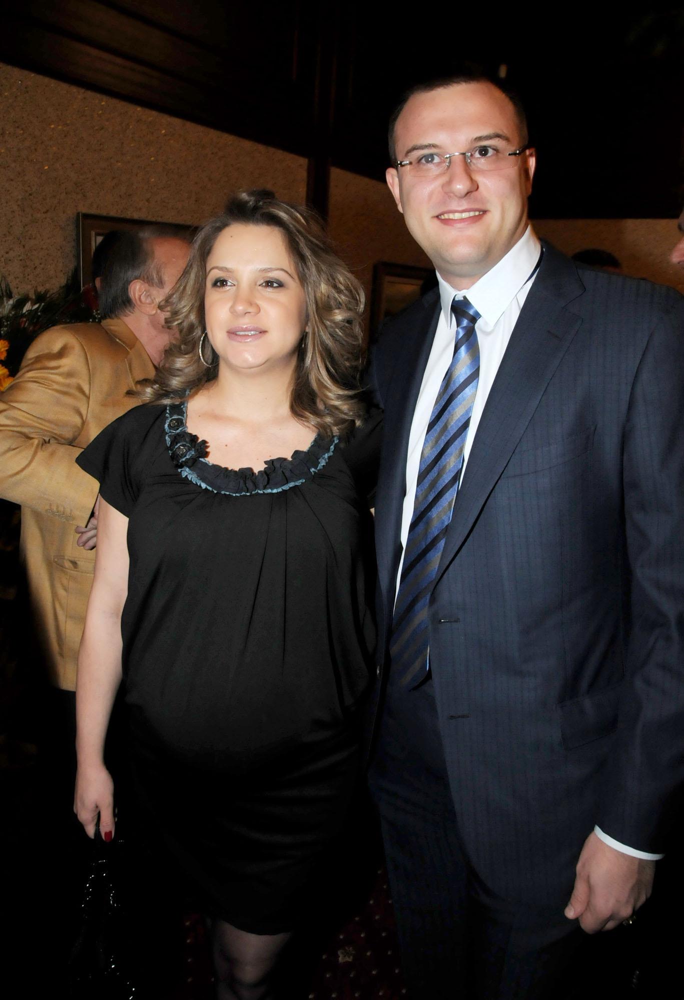 Стоянов и съпругата му Мариела, докато беше бременна