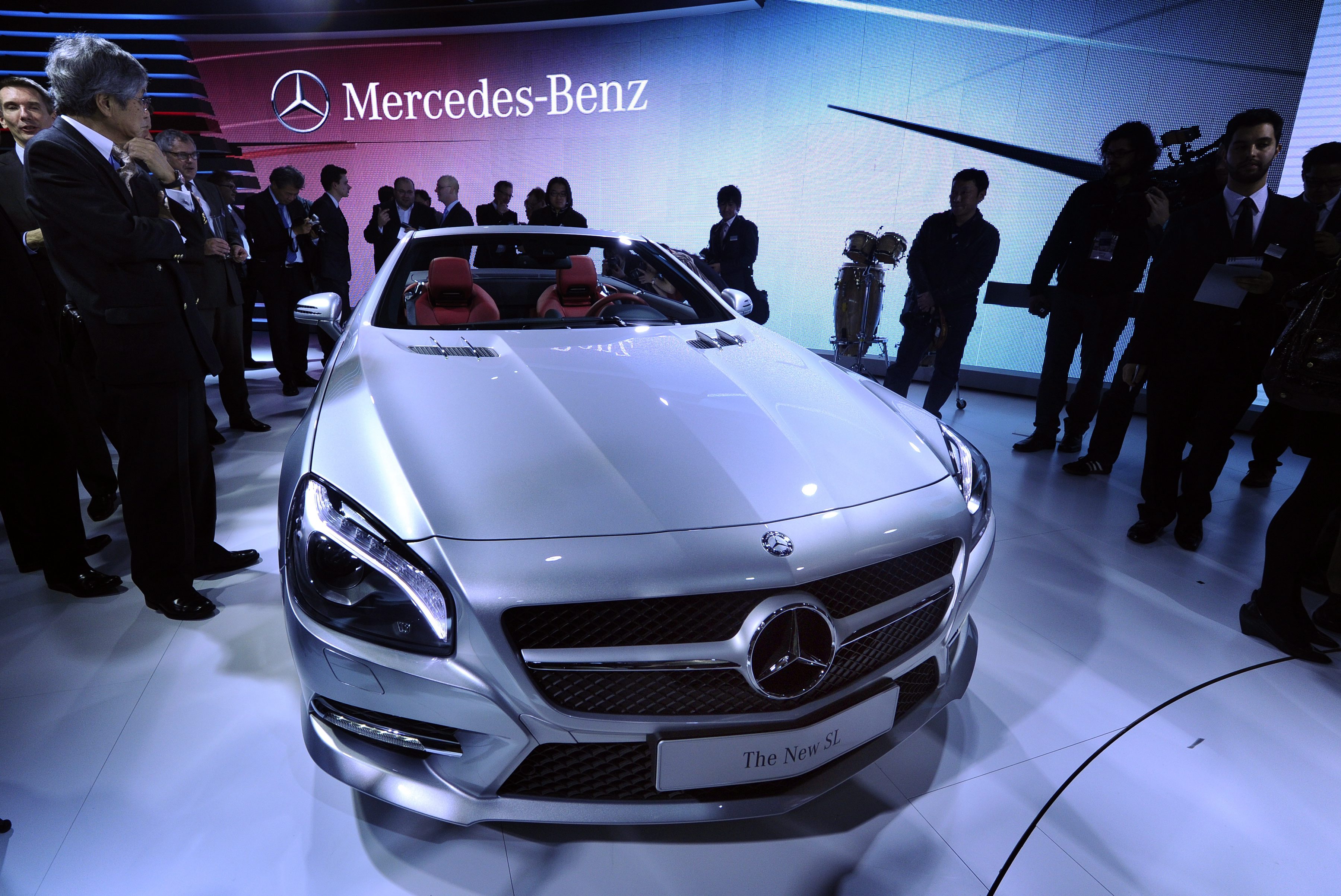 Новите модели Mercedes в САЩ ще разполагат със специална версия на Facebook