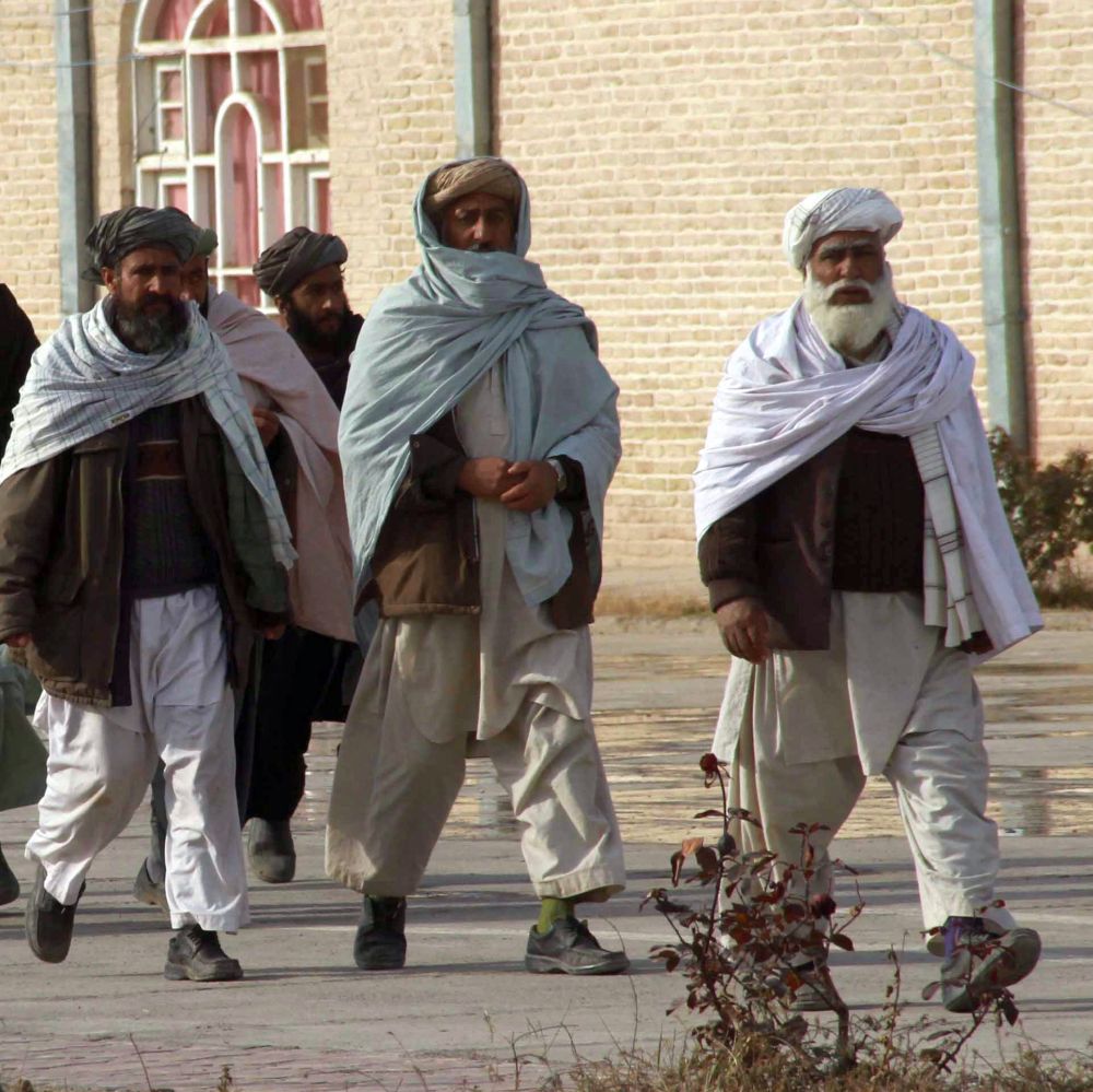 Талибаните плениха 10 души, сред тях турци и руснак