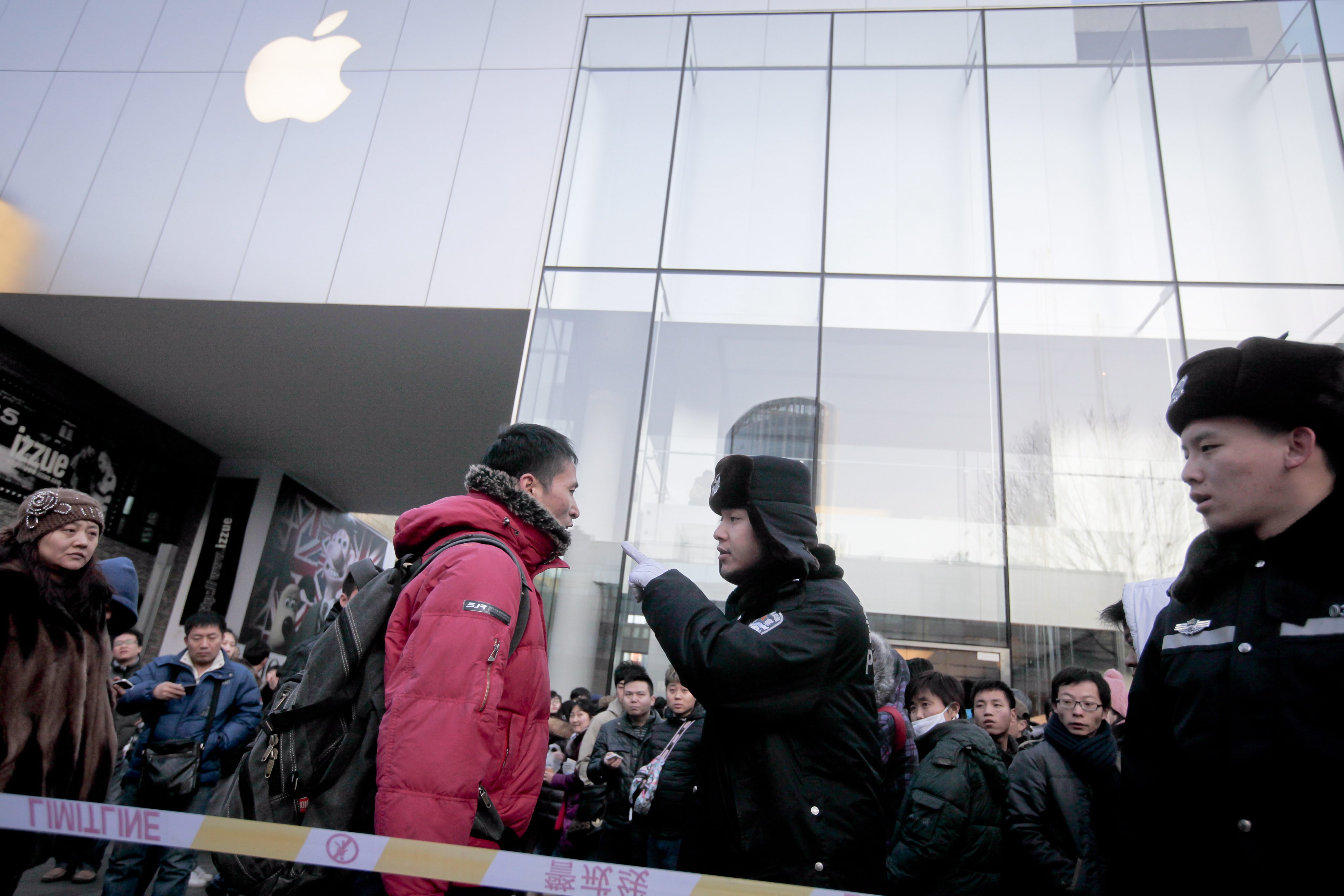 Apple спря продажбите на iPhone в Китай