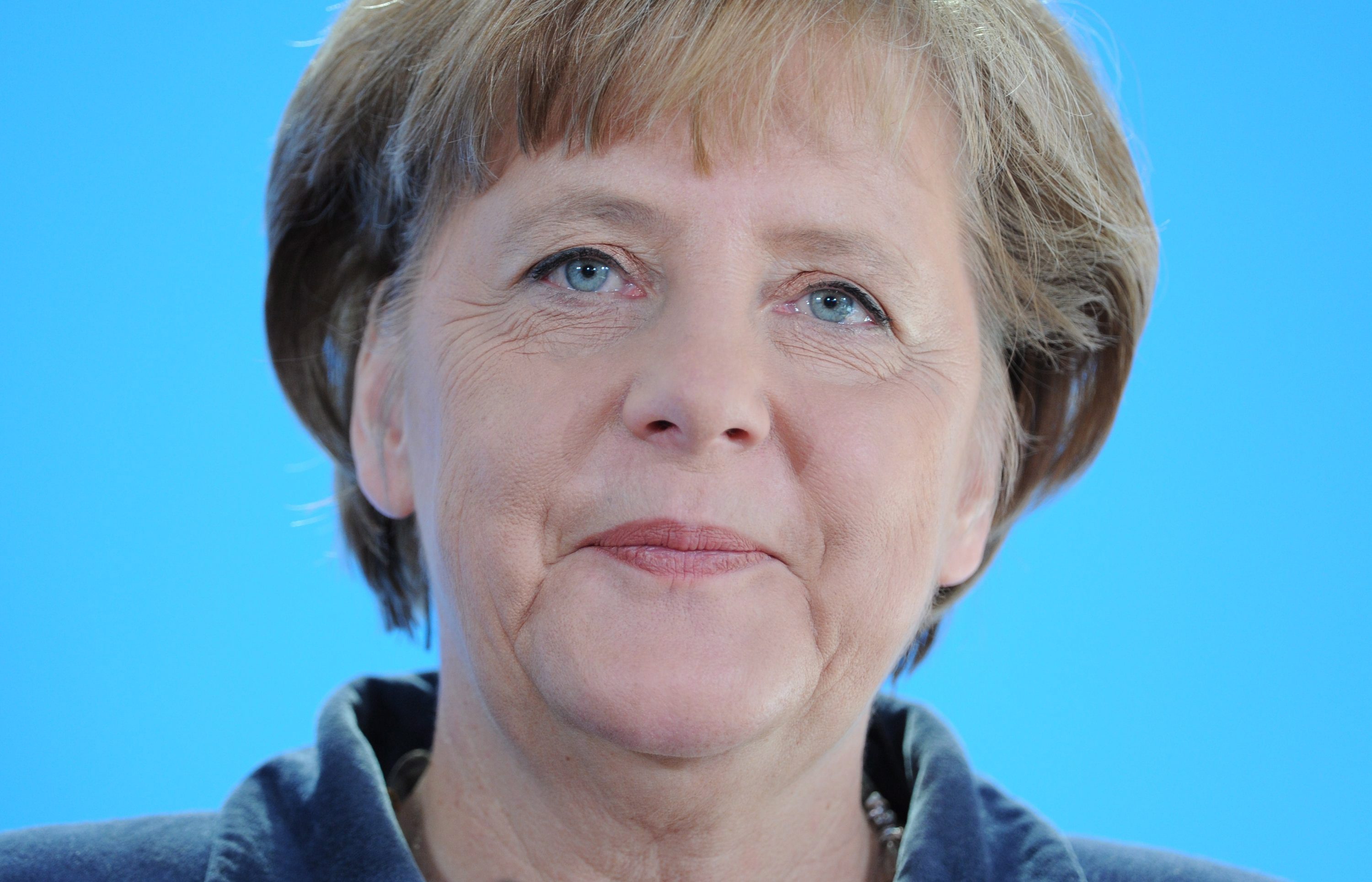 Германският канцлер Ангела Меркел съобщи, че страната й може да се съгласи временно да бъде увеличен размерът на ЕСМ