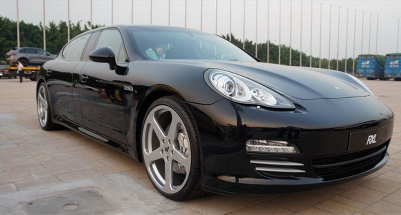 Появи се Porsche Panamera в размер XL