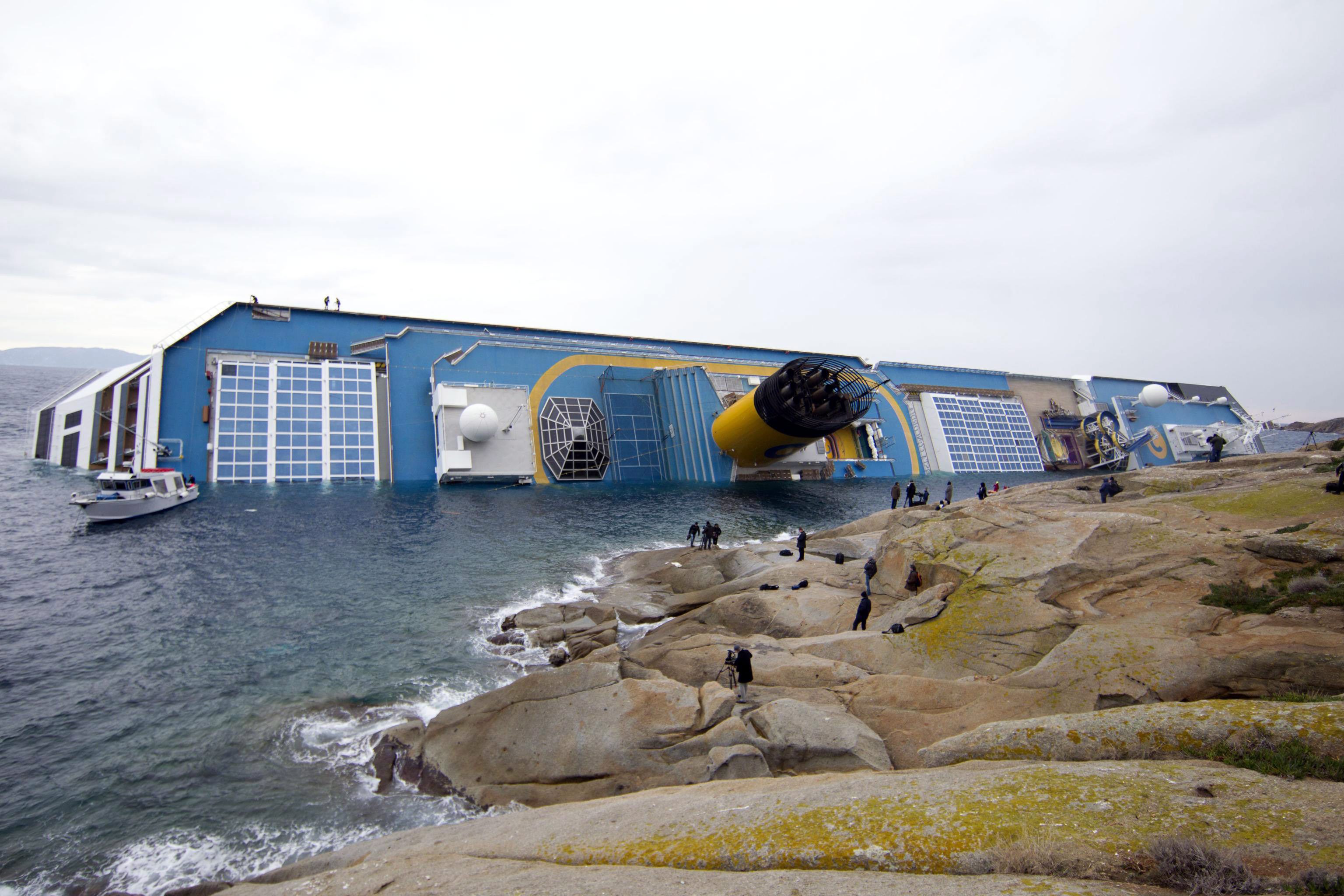 Круизният кораб ”Коста Конкордия” претърпя крушение в непосредствена близост до остров Джилио