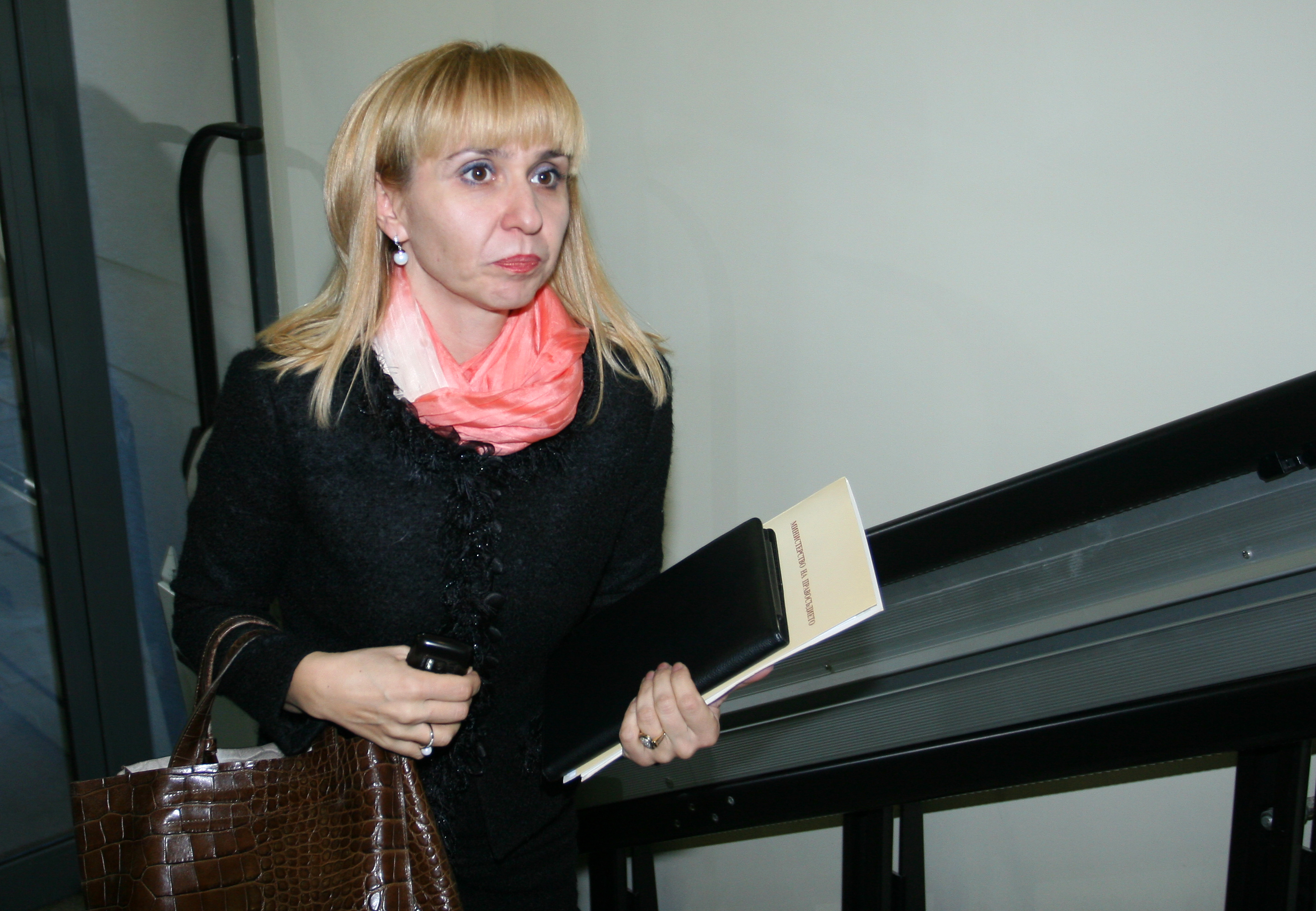 Ковачева: Докладът на ЕК не е шамар за правителството