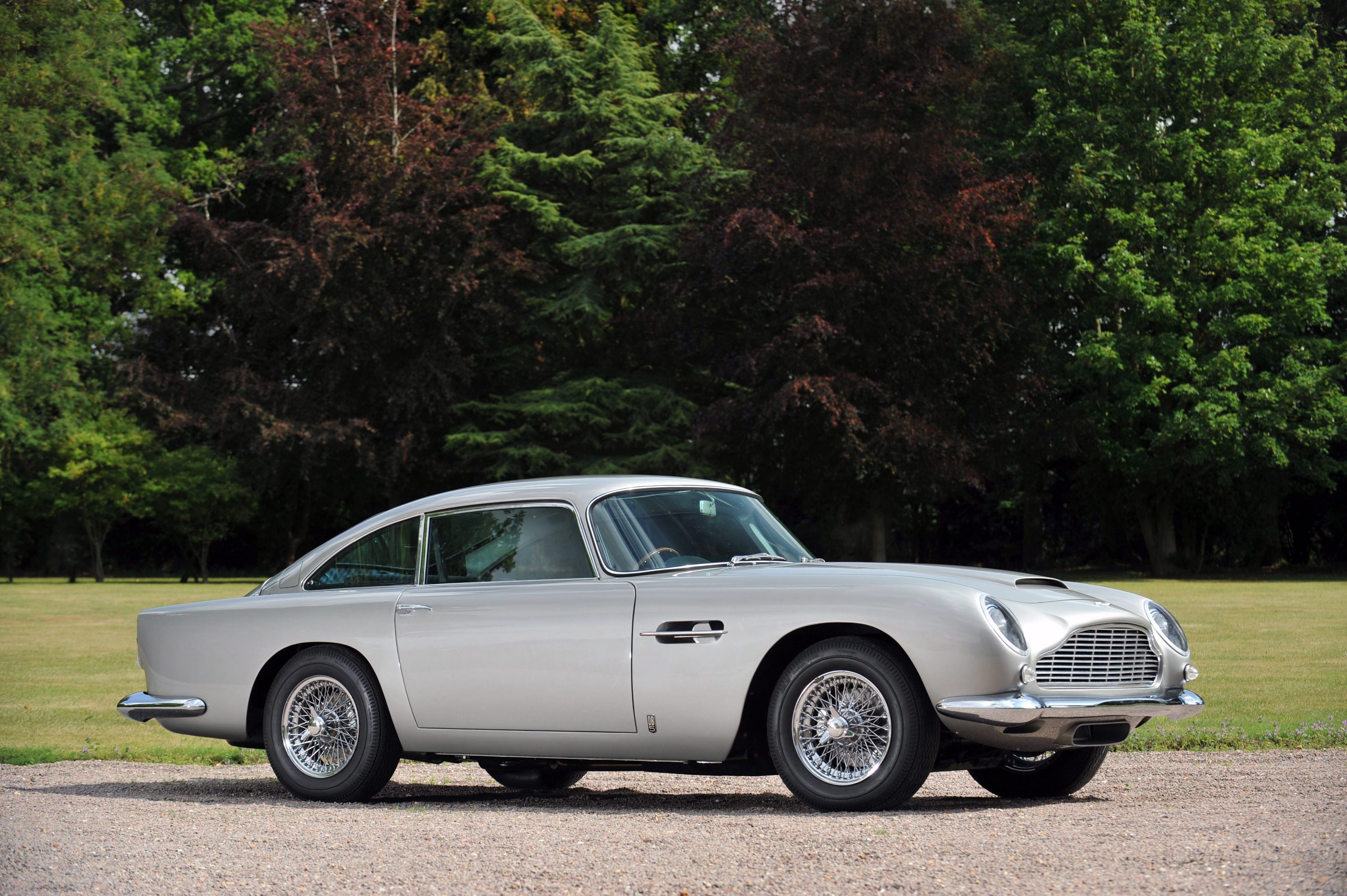Aston Martin DB5 1964 г. от филмите Goldfinger (1964) и Тhunderball (1965) с Шон Конъри
