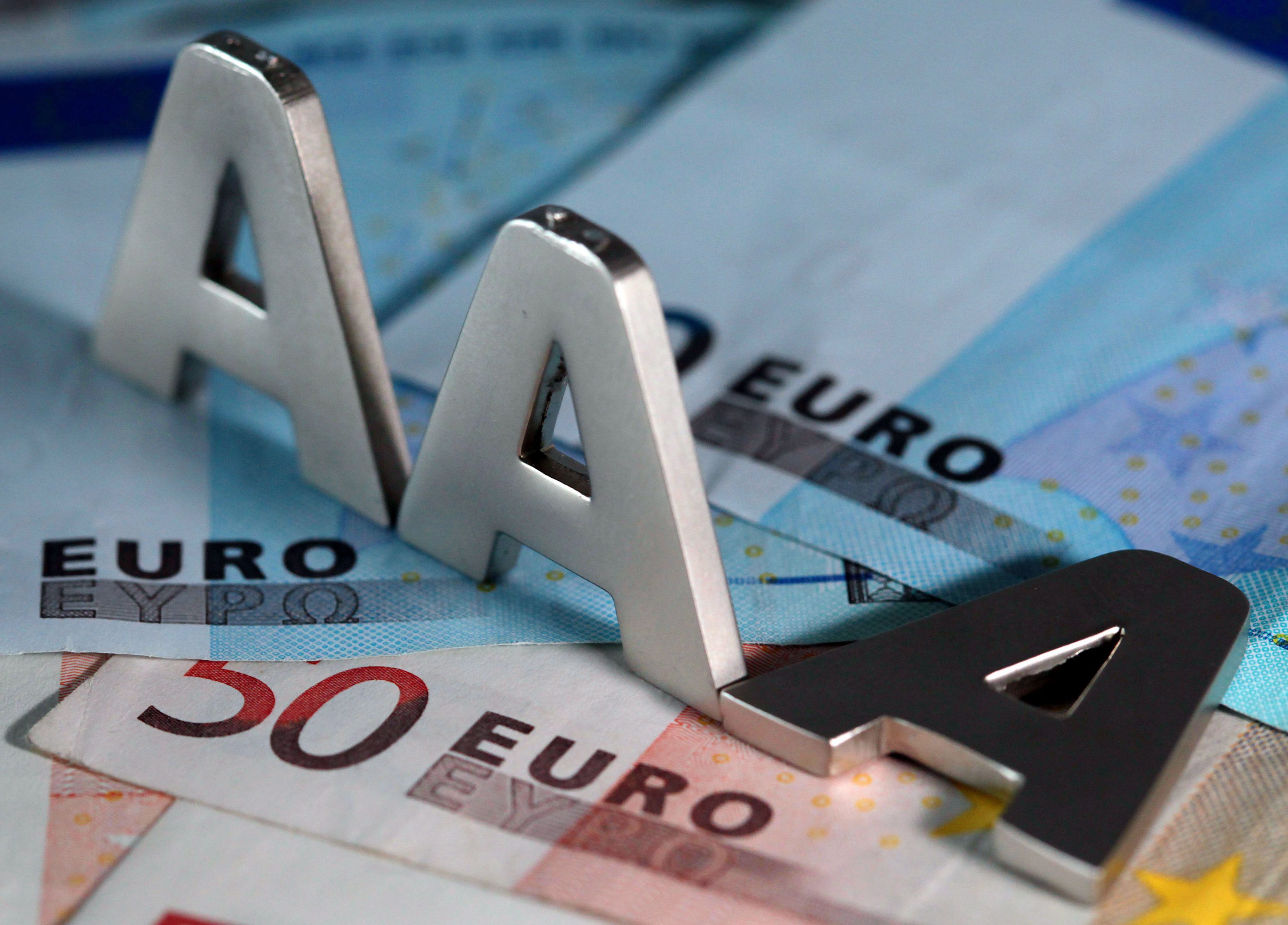 S&P понижи кредитния рейтинг на ЕС от ”AA+” на ”AA”