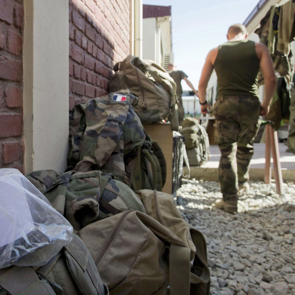 Четирима френски войници бяха застреляни от мъж, облечен с афганистанска военна униформа
