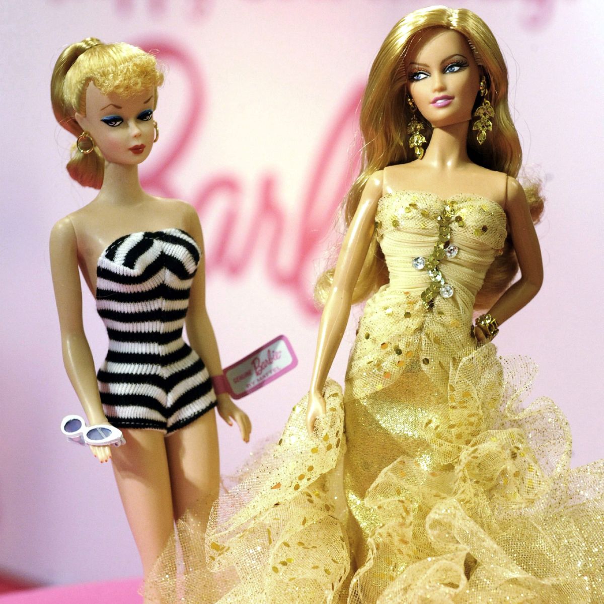 През 90-те години Иран забрани продажбата на куклите Барби