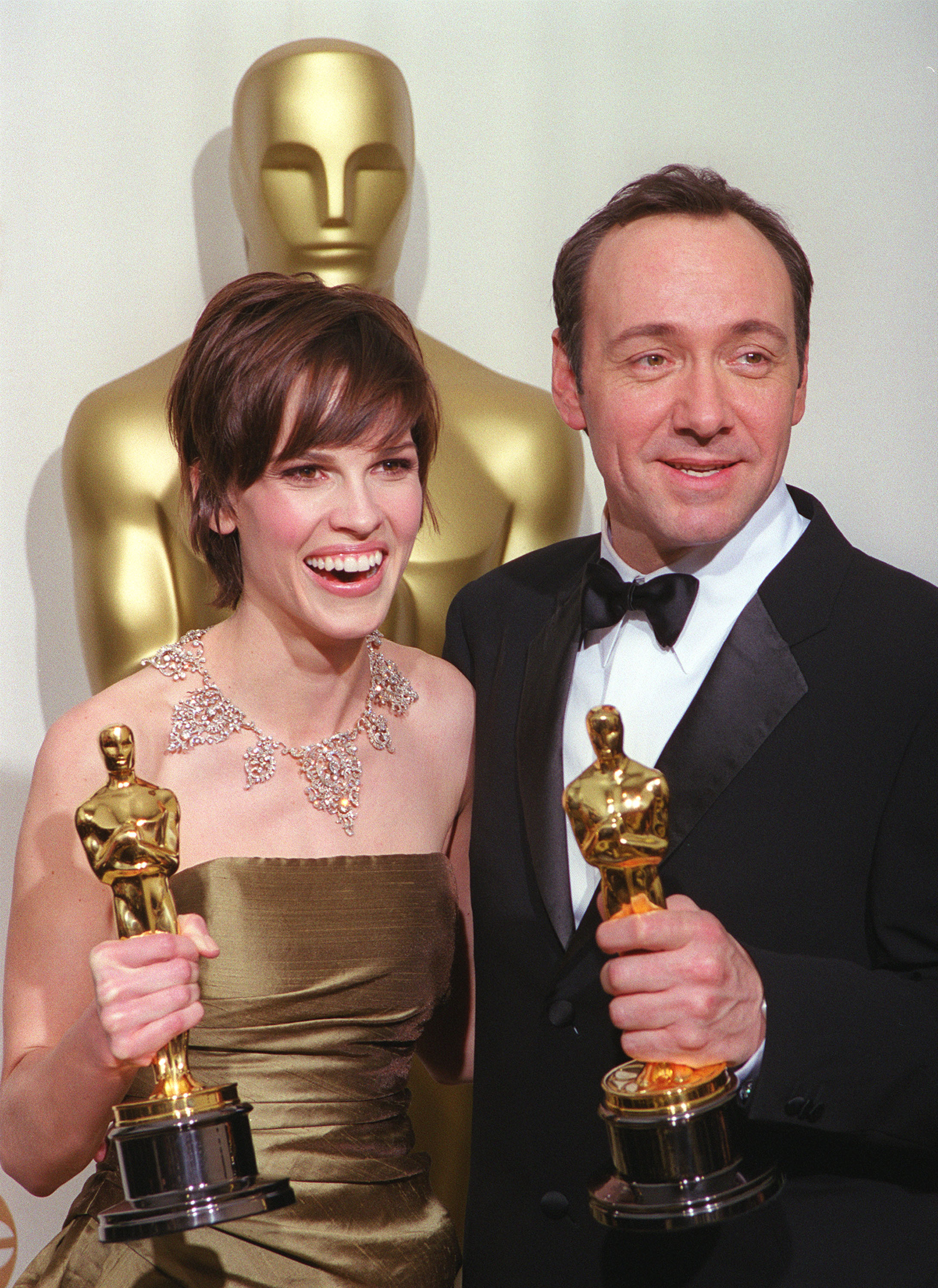Хилари Суонк и Кевин Спейси с Оскар за главна женска и главна мъжка роля - 2000 година