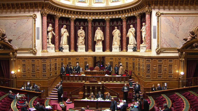Крайнодесните се завръщат във френския Сенат след частичните сенаторски избори