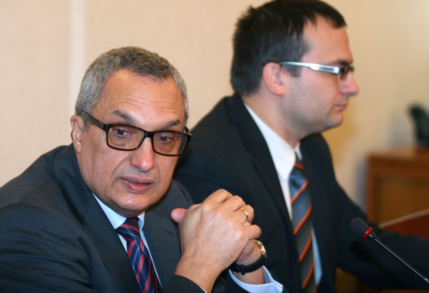 Костов: Синята коалиция няма да влезе в реката на популизма
