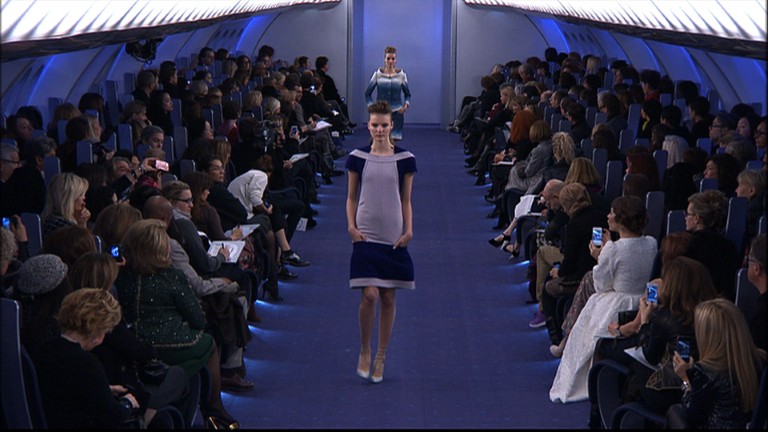 Шанел превърна модния подиум в самолет