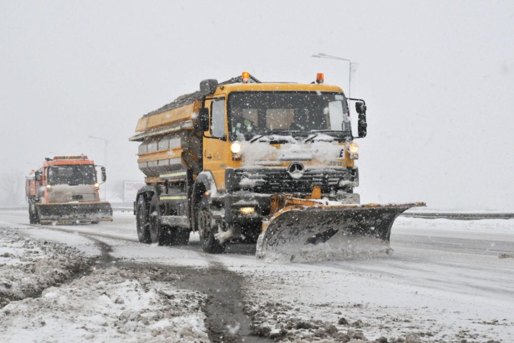 Снегопочистваща техника е обработила пътищата на Витоша (Снимка архив)