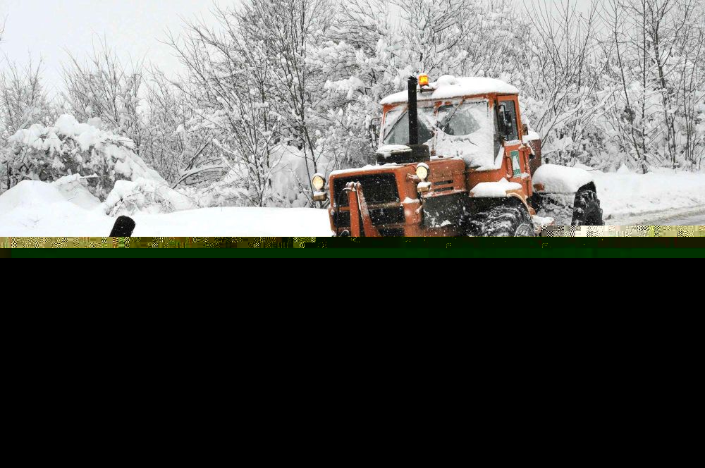 Снежна жрица на любовта разсейва водачите на снегорини