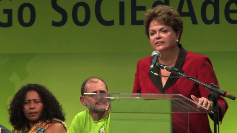 Дилма Русеф говори на бразилския антикапиталистически Световен социален форум