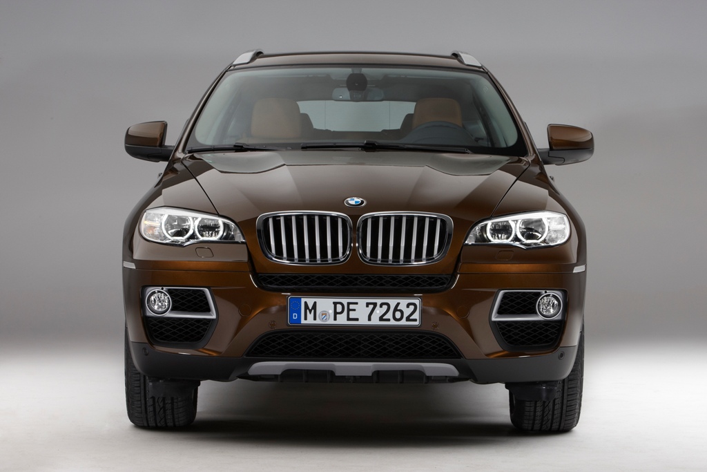 BMW представи обновените X6 и X6 M (видео)