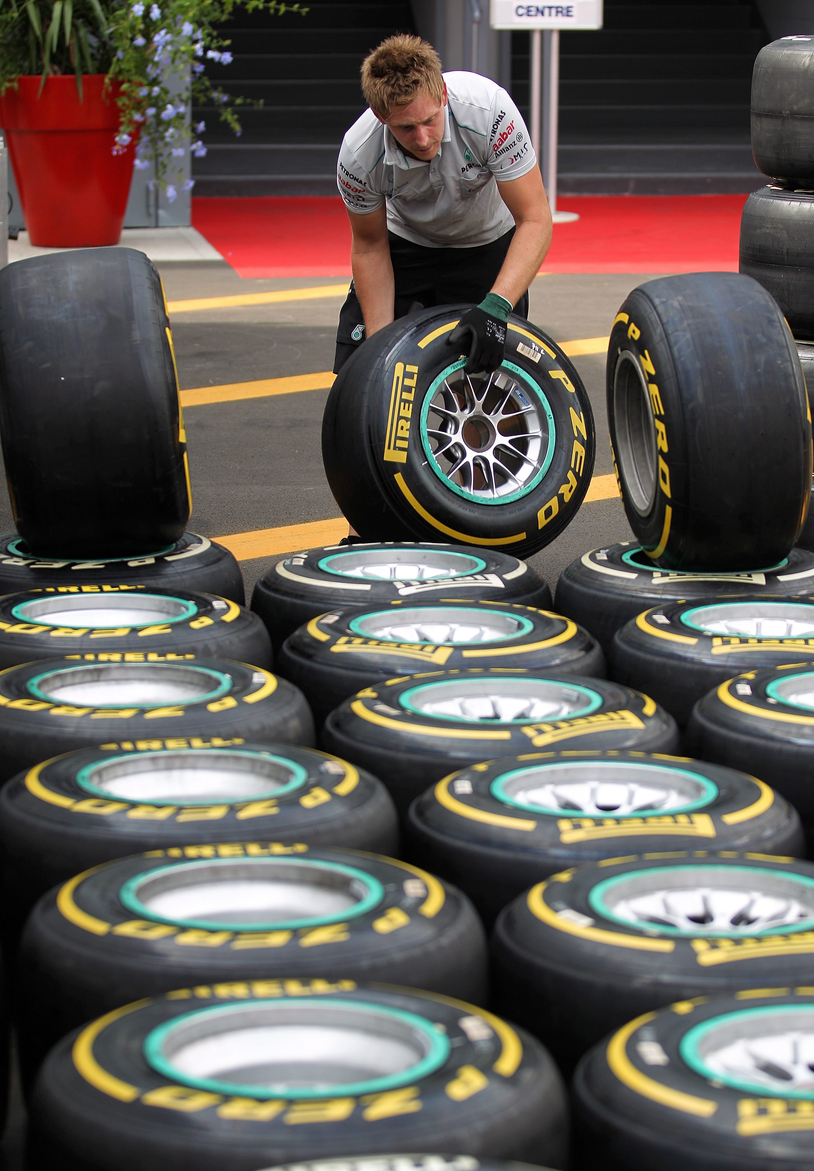 ”Пирели” промени гумите и обеща повече шоу във Формула 1