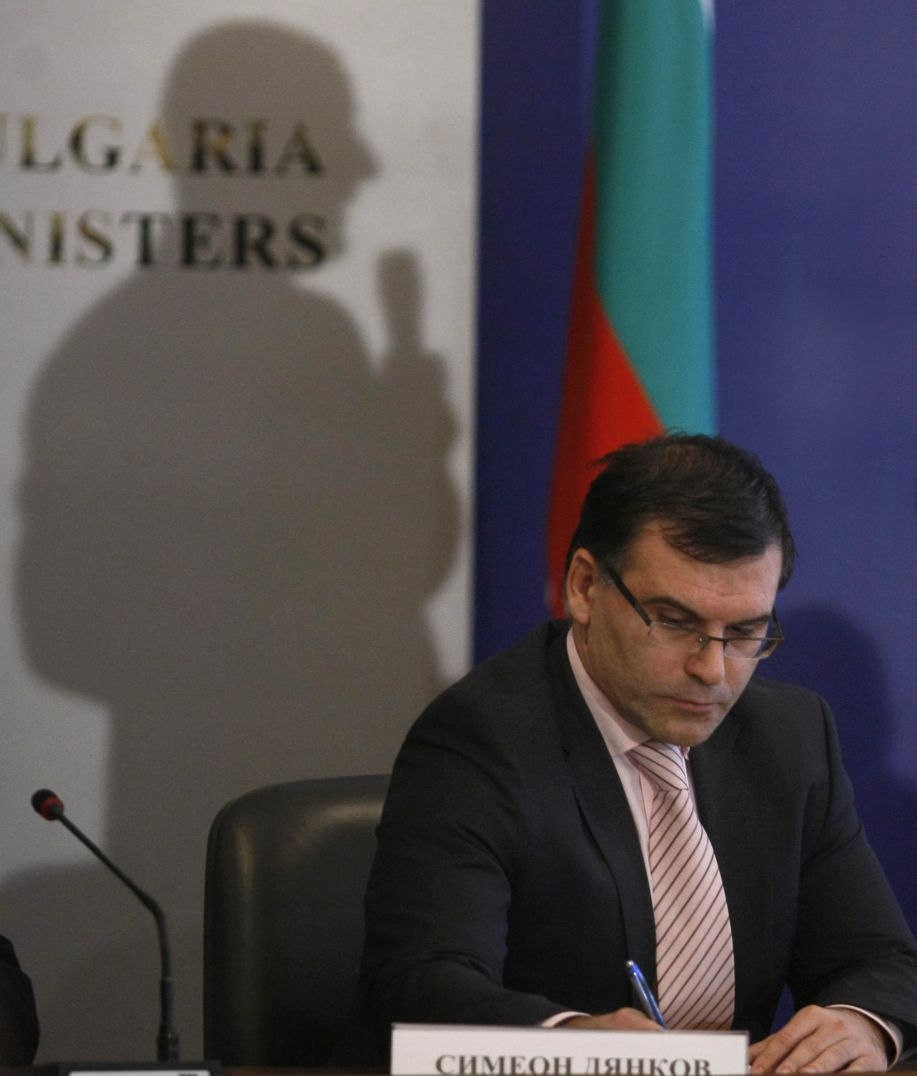 Министърът на финансите Симеон Дянков обеща увеличение на пенсиите от 2013 г.