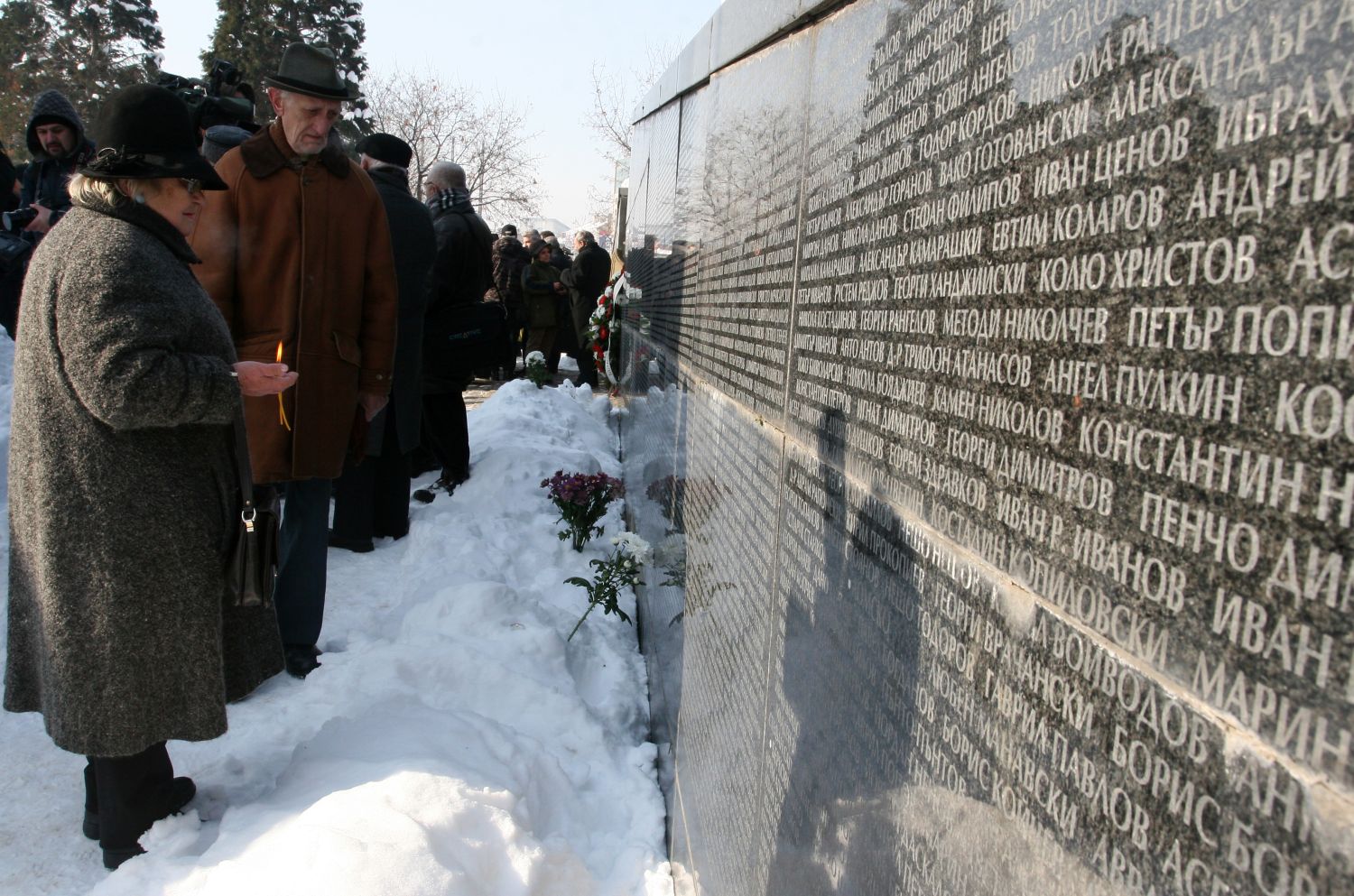 Граждани отдадоха почит на жертвите на комунистическия режим
