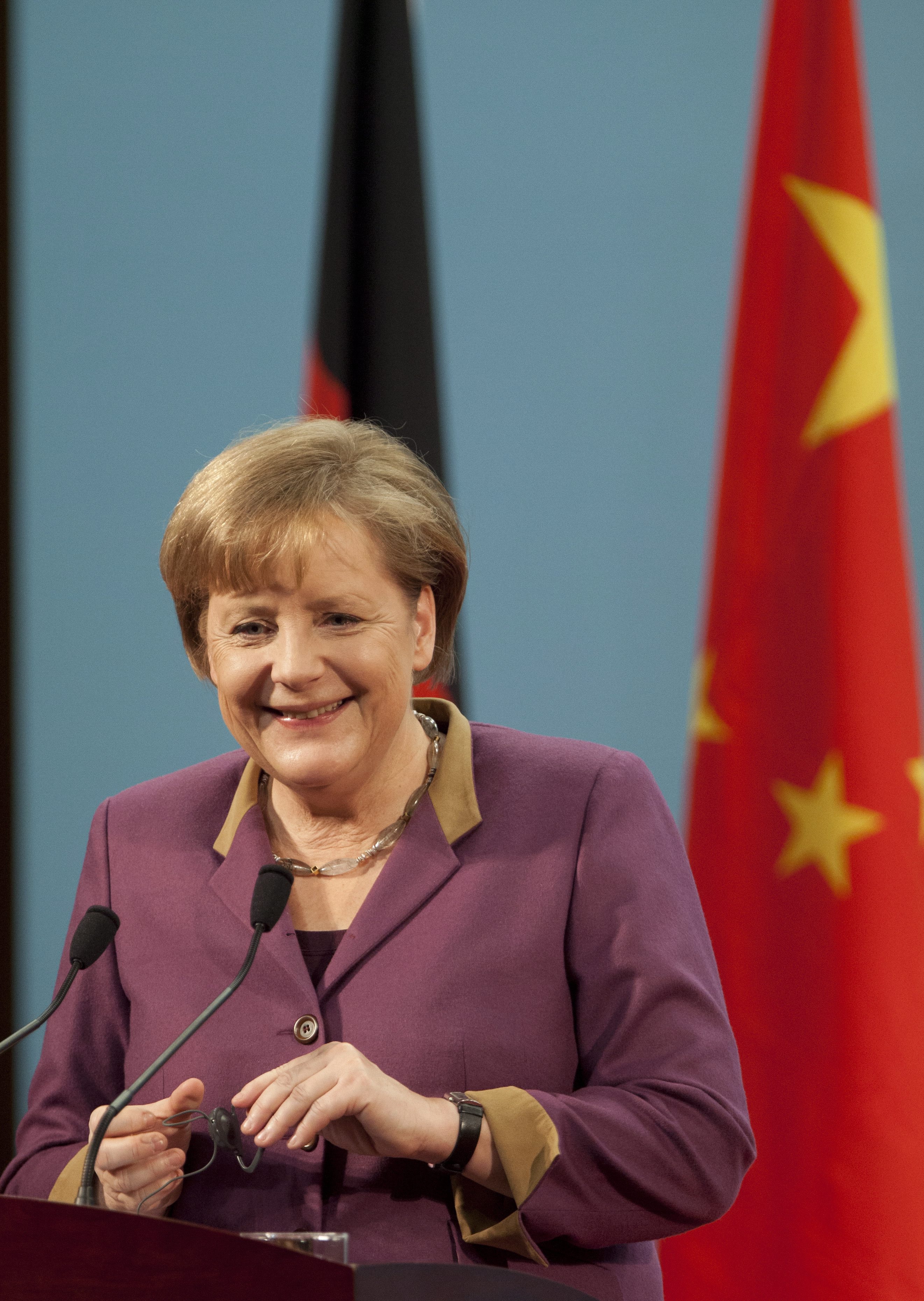 В реч пред парламента Меркел отхвърли призивите да бъдат изоставени или намалени мерките за икономии в някои страниси в Китайска