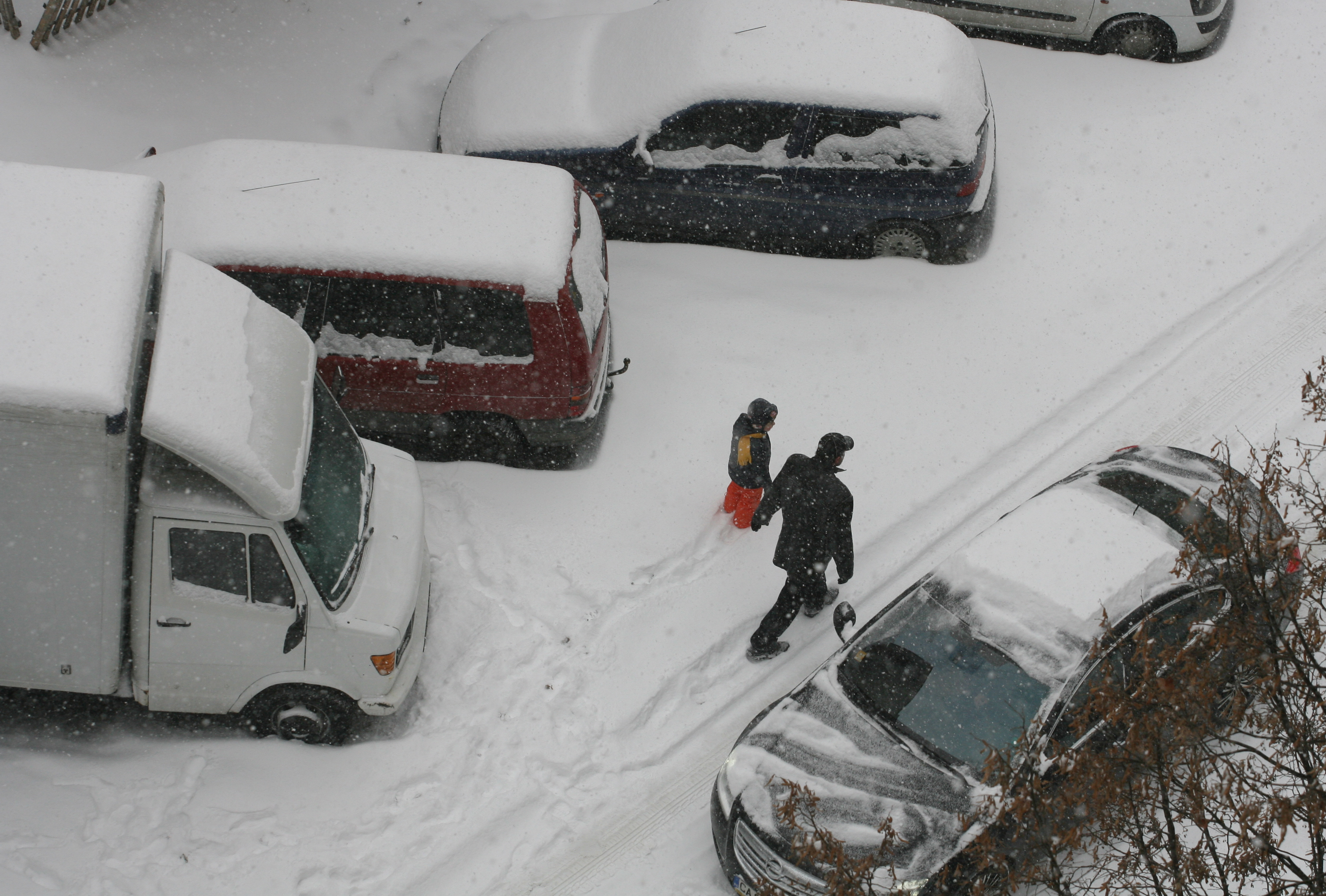 В София продължава да вали сняг