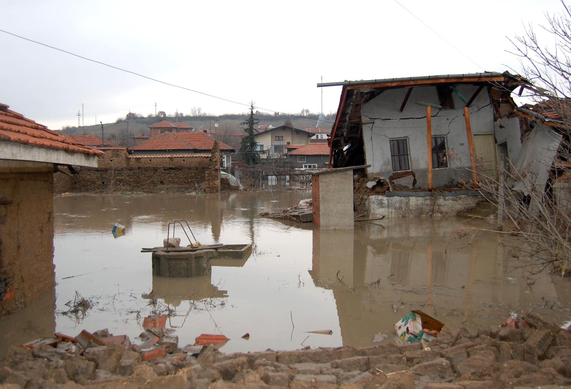 11 души загинаха при потопа в село Бисер заради скъсана язовирна стена през 2012 г.