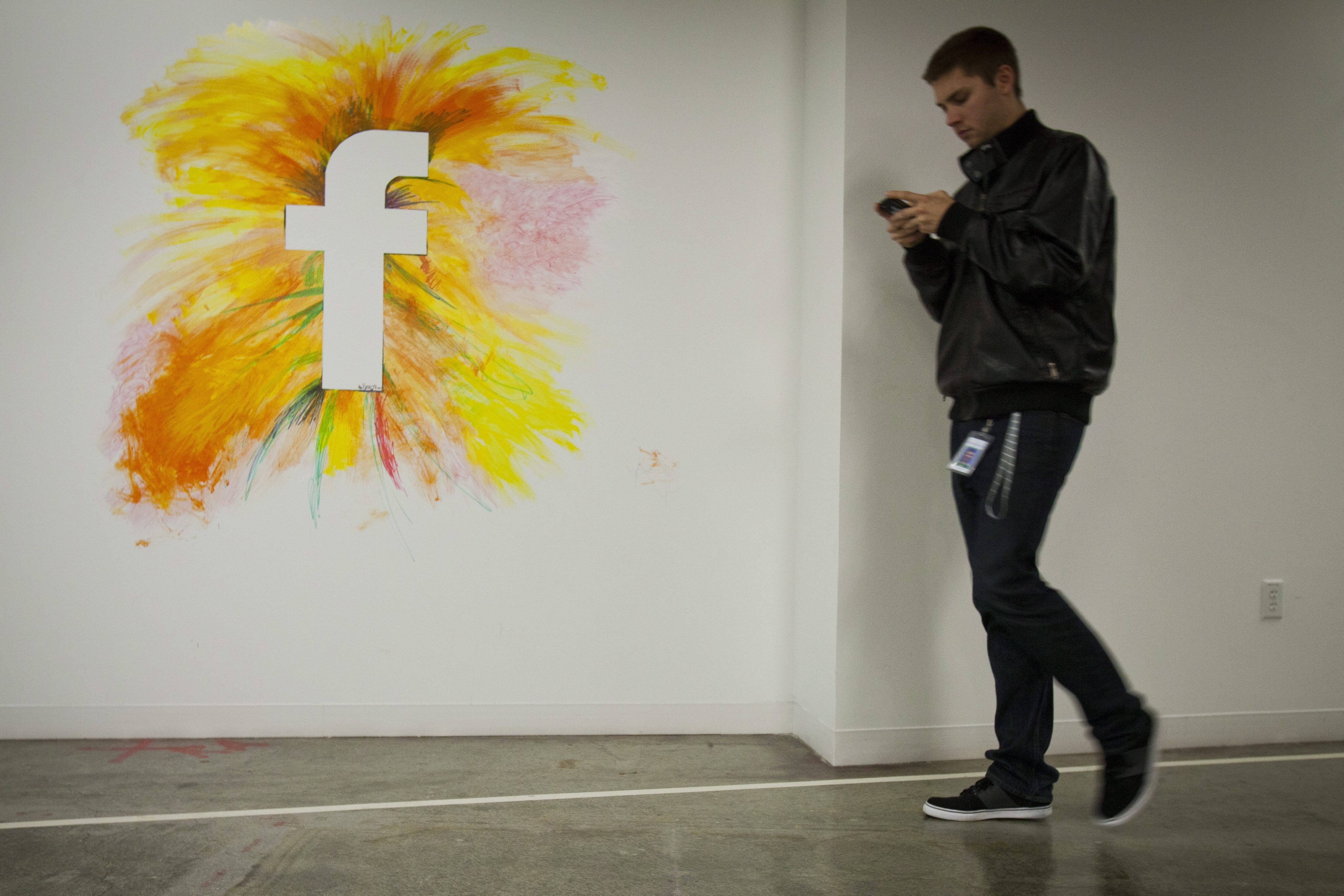 Facebook промени дизайна с фокус към рекламата