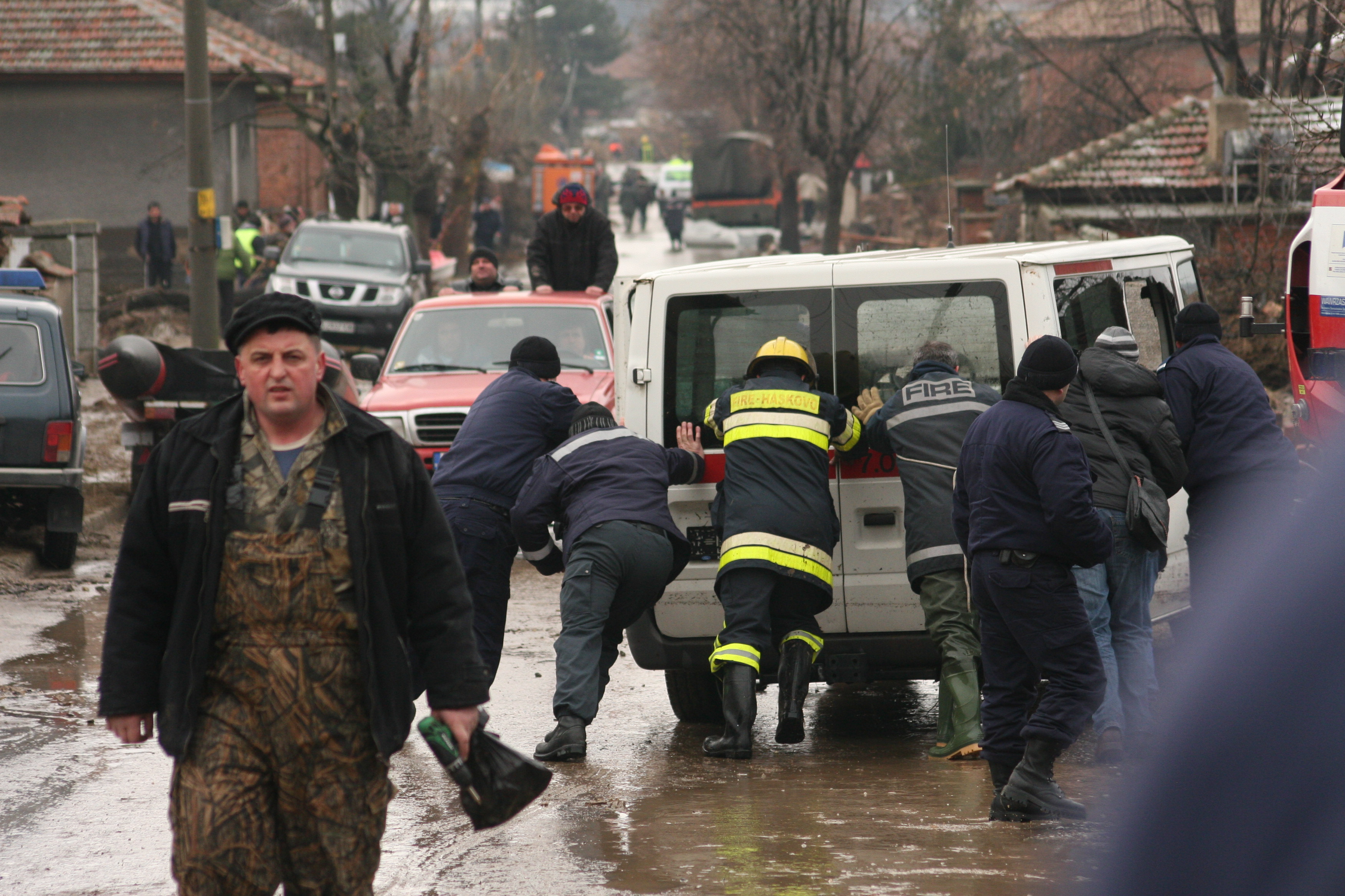 12 души от селото са в болница след измръзване, 50 бяха евакуирани
