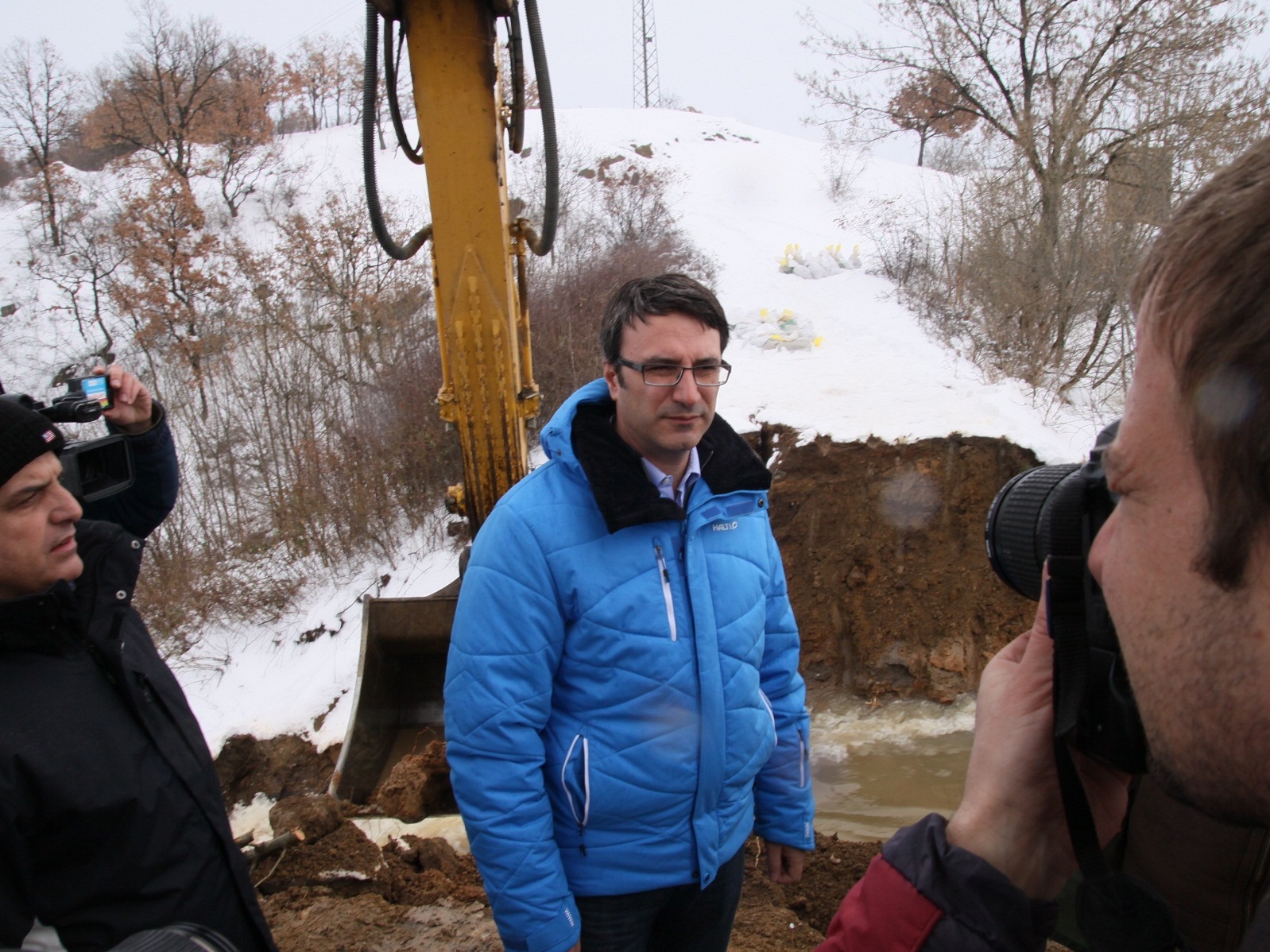 С 2000 литра в секунда изпускат водите на язовир ”Елена”