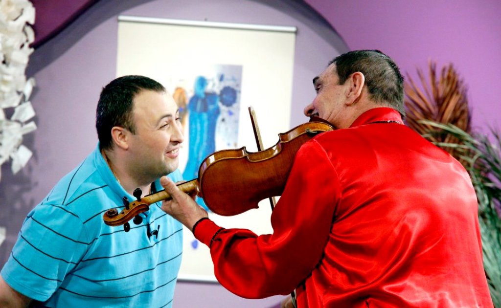 Руслан Мъйнов с цигуларя Венци Такев