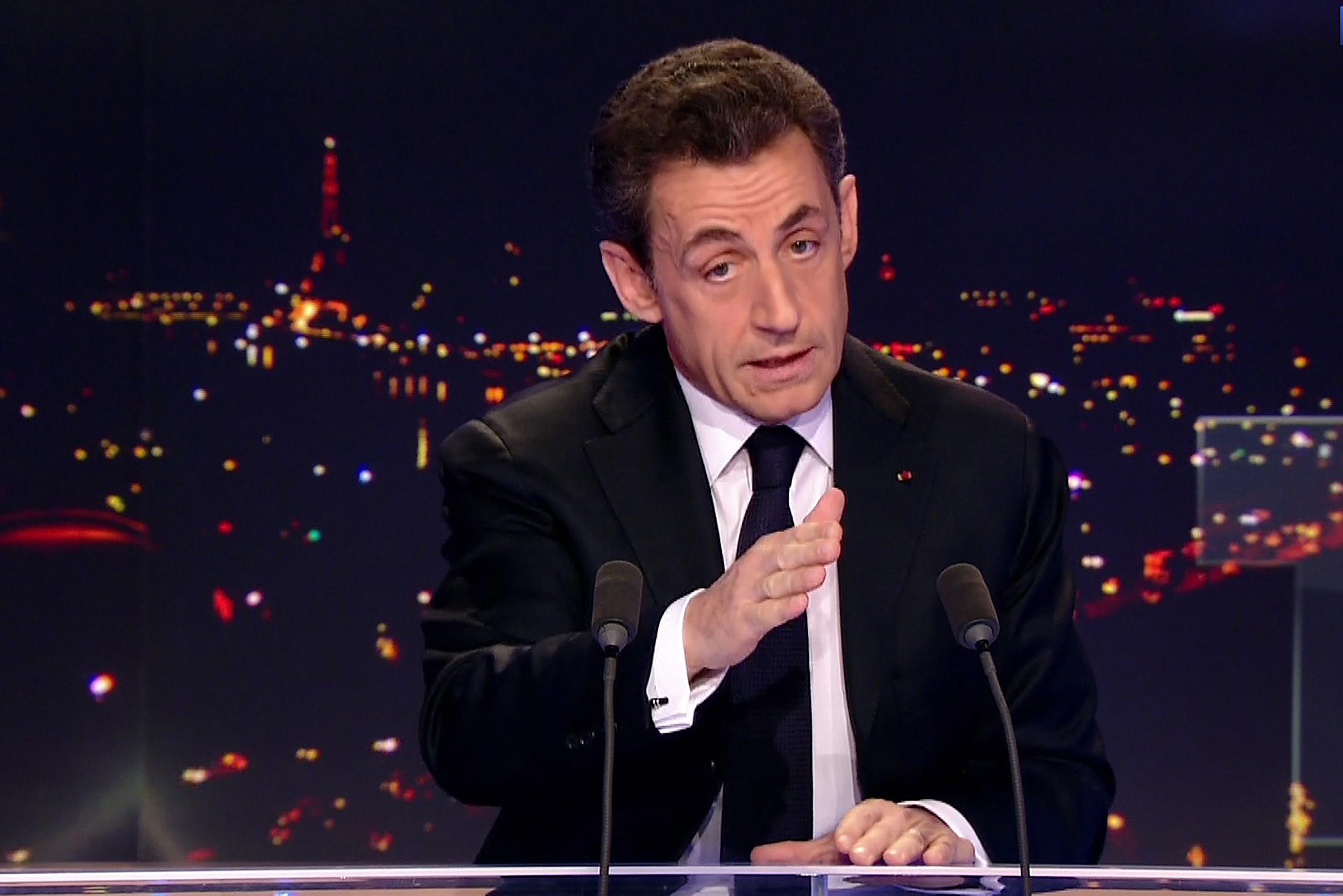 Саркози пак ще се бори за президент, опонентът му социалист води