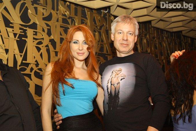 Антония Петрова с Александър и като червенокоса