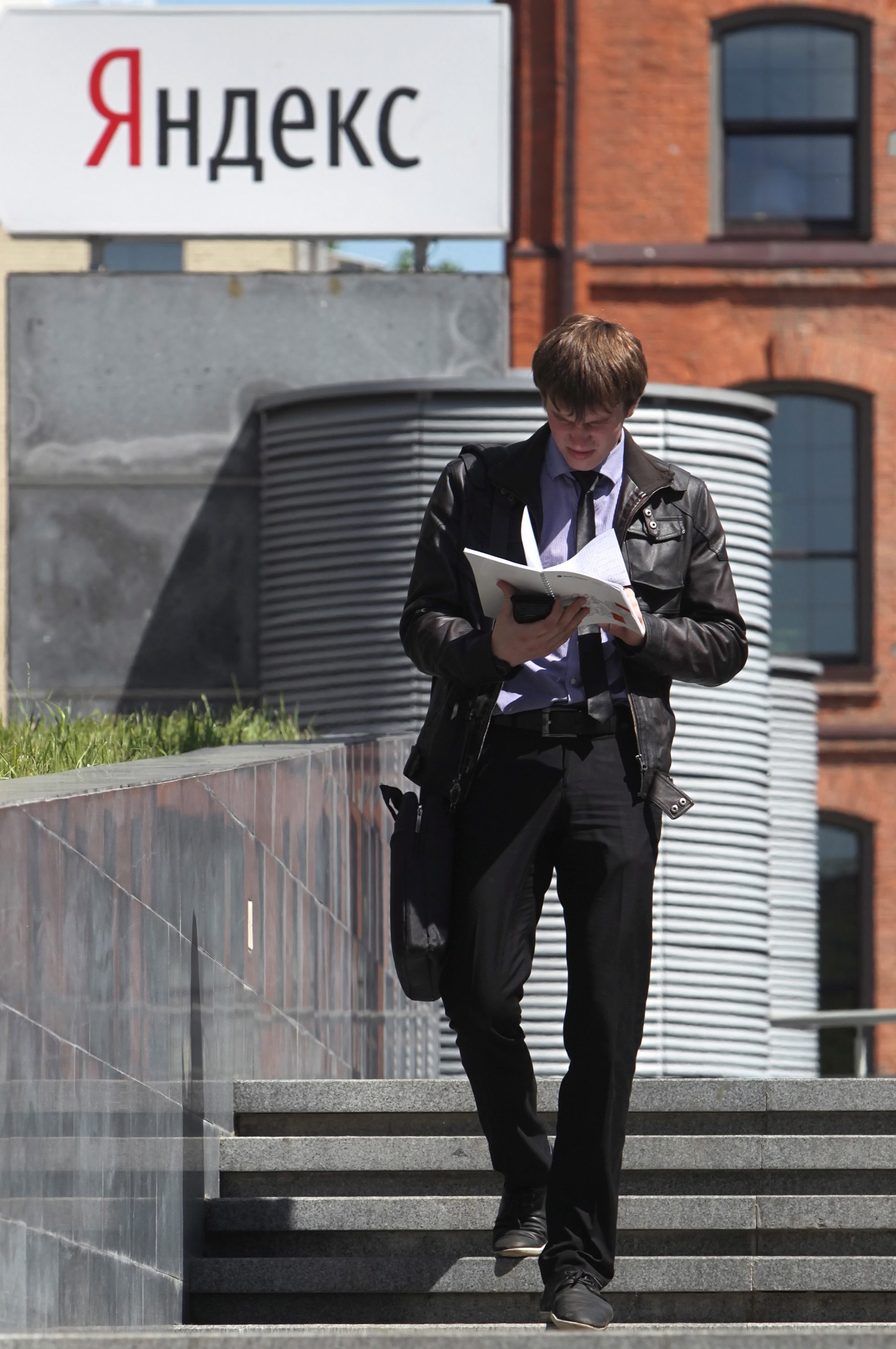 Twitter ще си партнира с руската търсачка Yandex