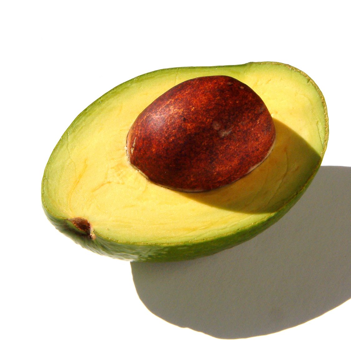 Авокадото съдържа мононенаситени мастни киселини, минерали, витамини и фибри