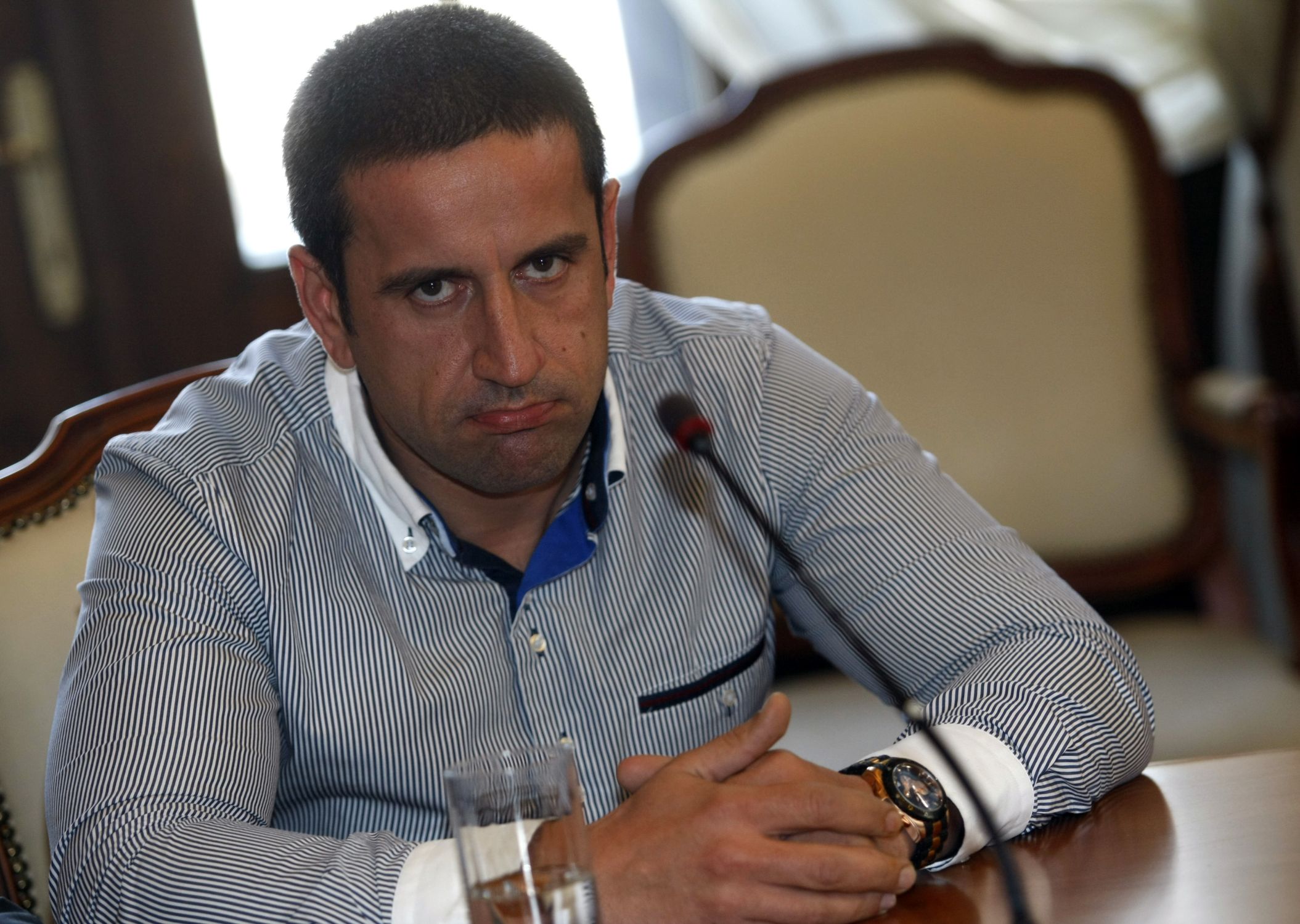 Смениха Георги Харизанов, защото премълчал подновените обвинения в кражба