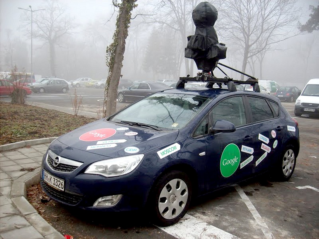 Кола на Google заснема изображения за Street View в Бургас