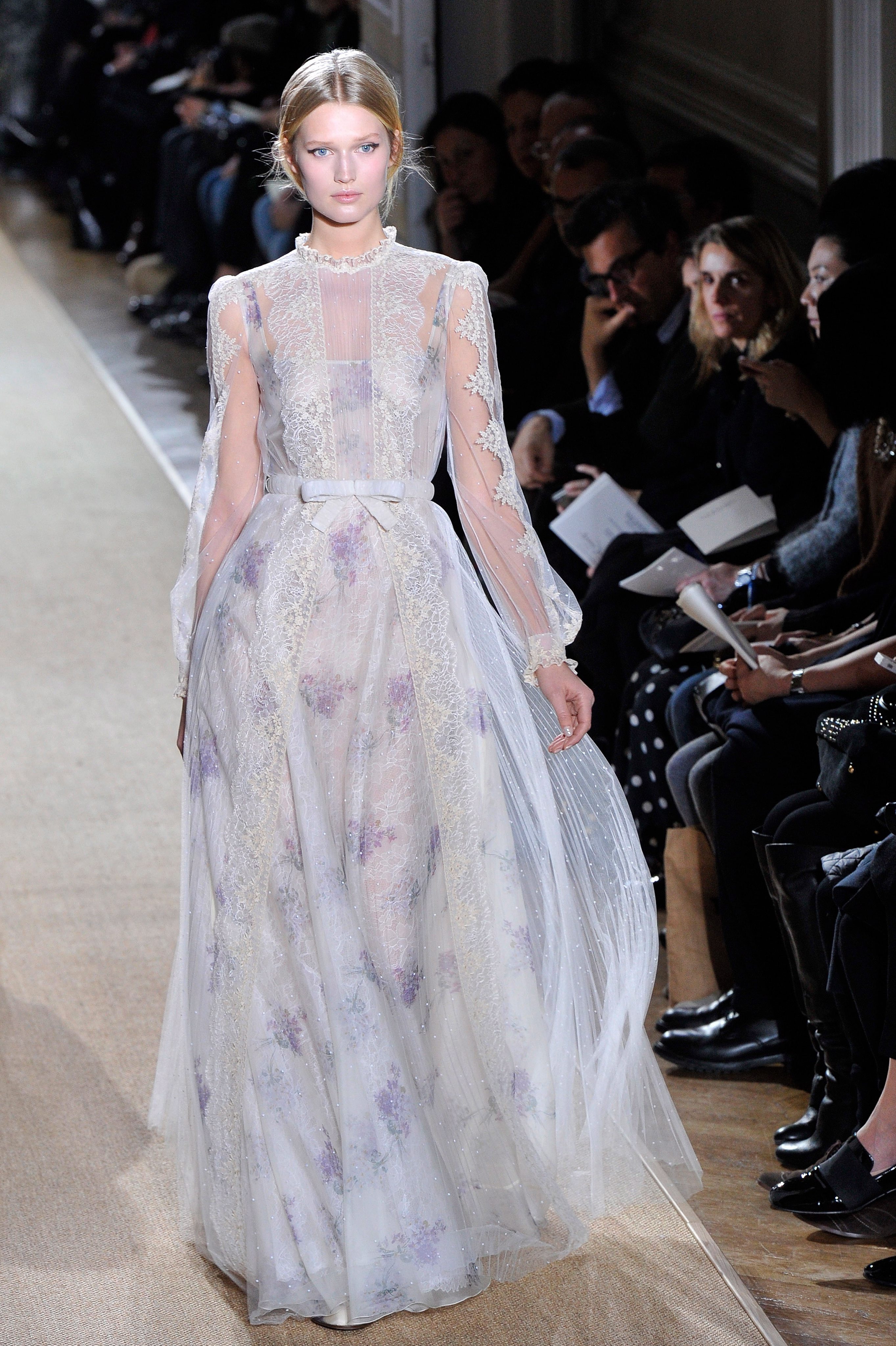 Модел на Valentino