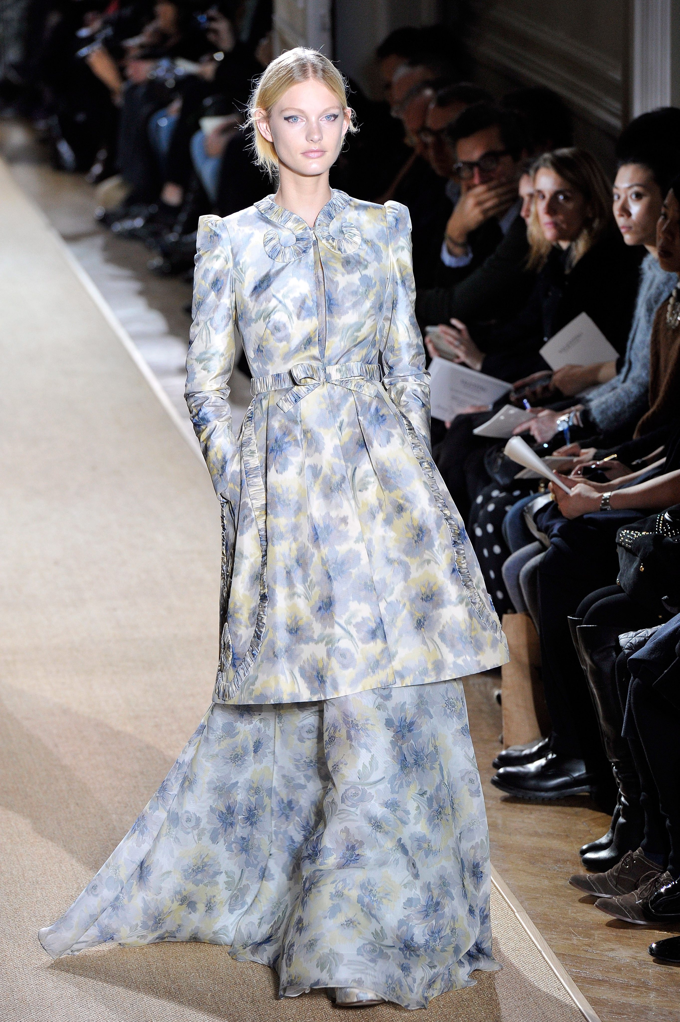 Модел на Valentino