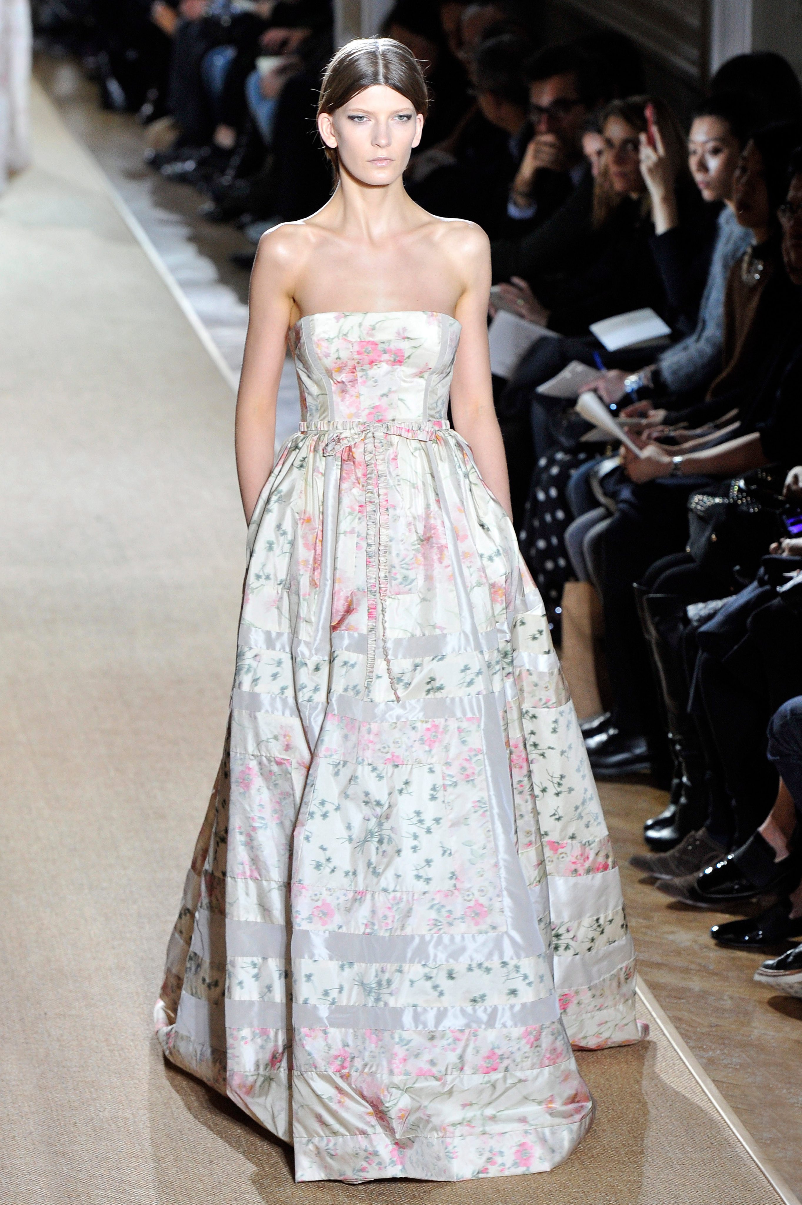 Модел на Valentino