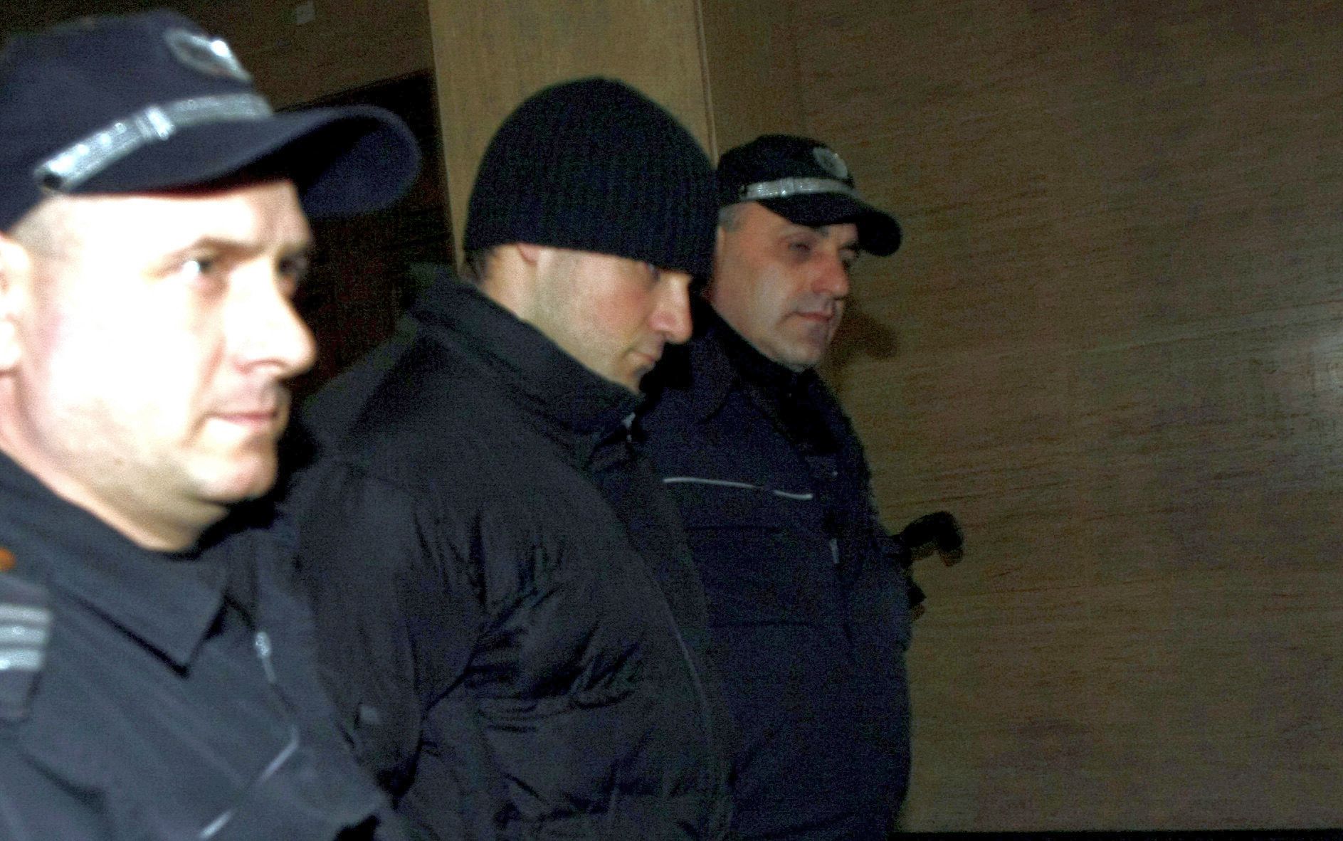 Защитата на Дъмпела: Багата пръв го е ударил