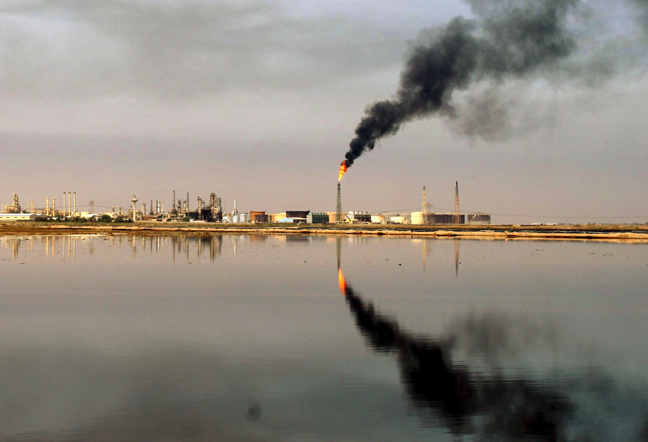Петролните компании обещават да се борят с метана. Природозащитниците: това е димна завеса