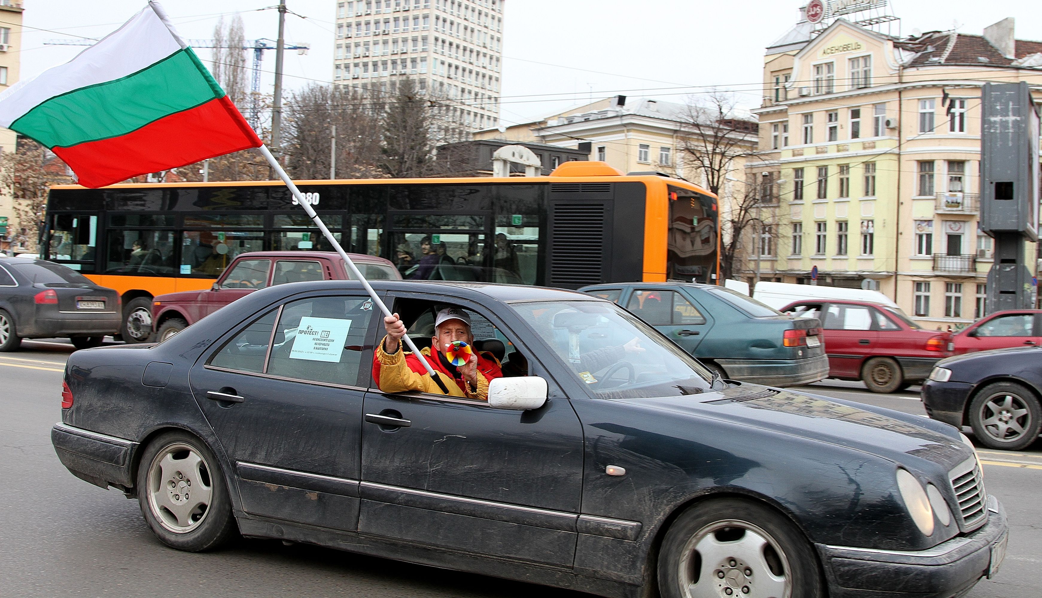 Предвидено е протестните действия да продължат до 18 часа