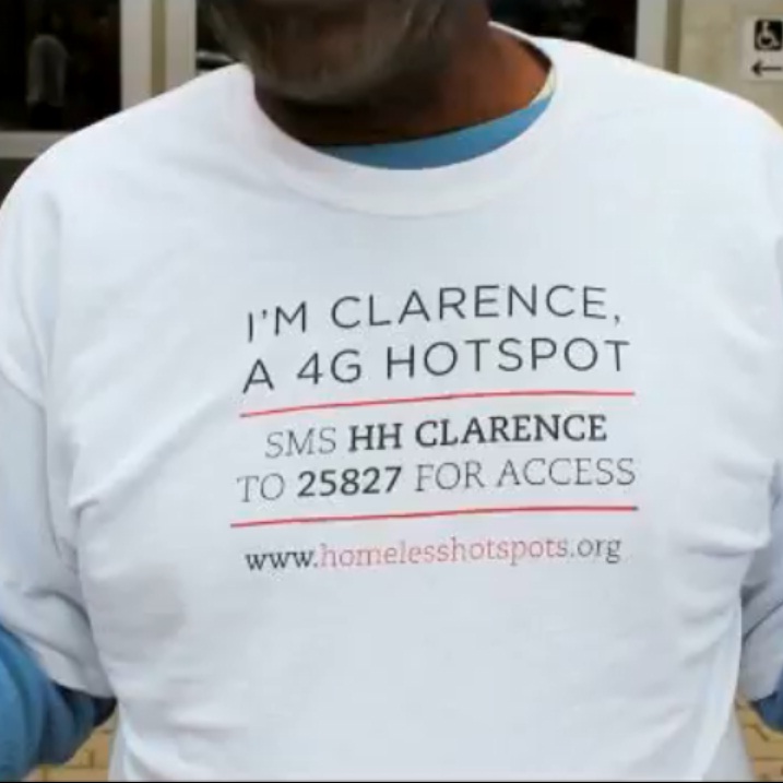 Бездомниците получили тениски с надпис ”Аз съм 4G хотспот”